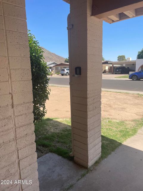 Single Family Residence in Phoenix AZ 2142 DAHLIA Drive 2.jpg