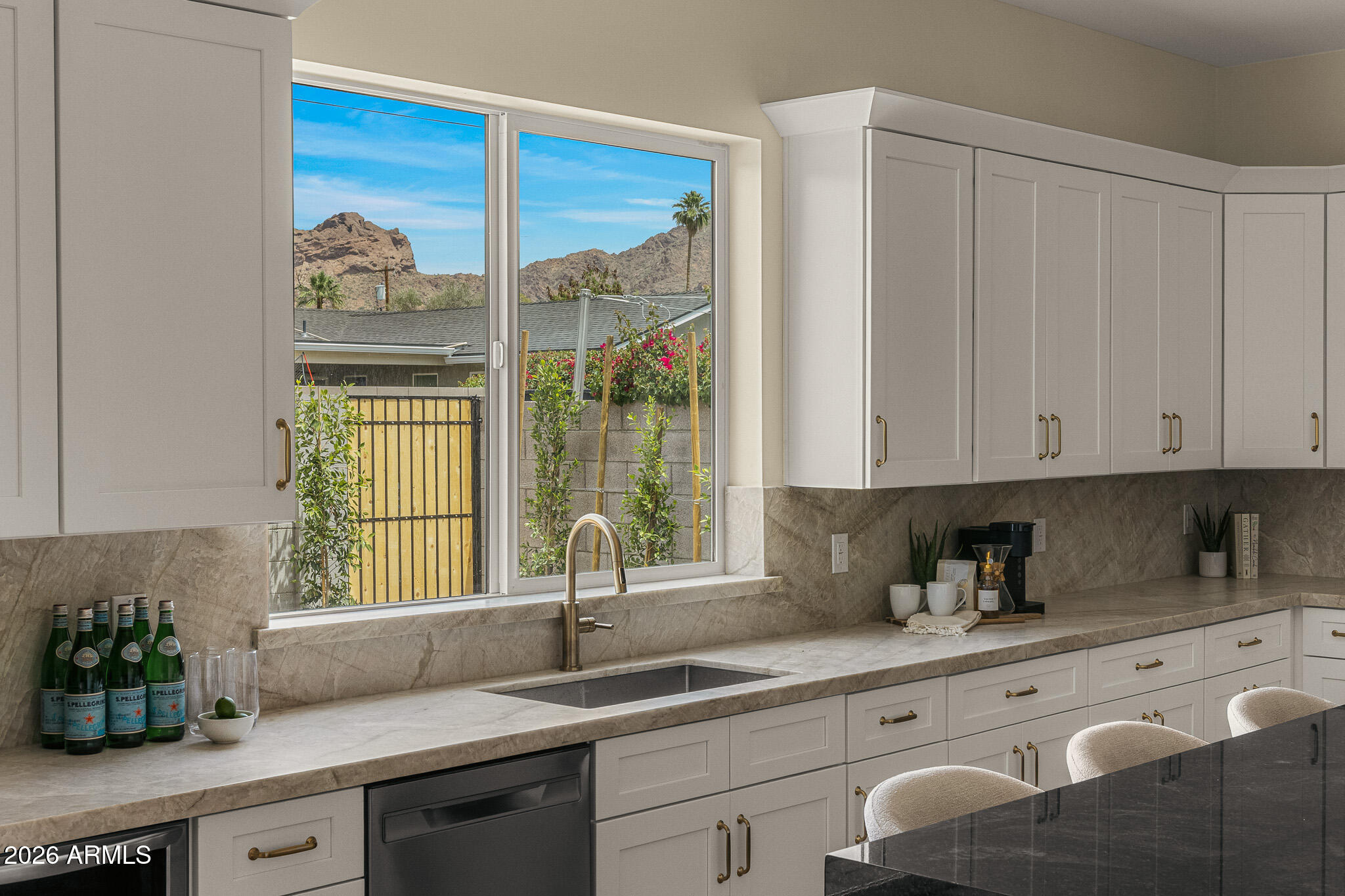 4314 E GLENROSA Avenue