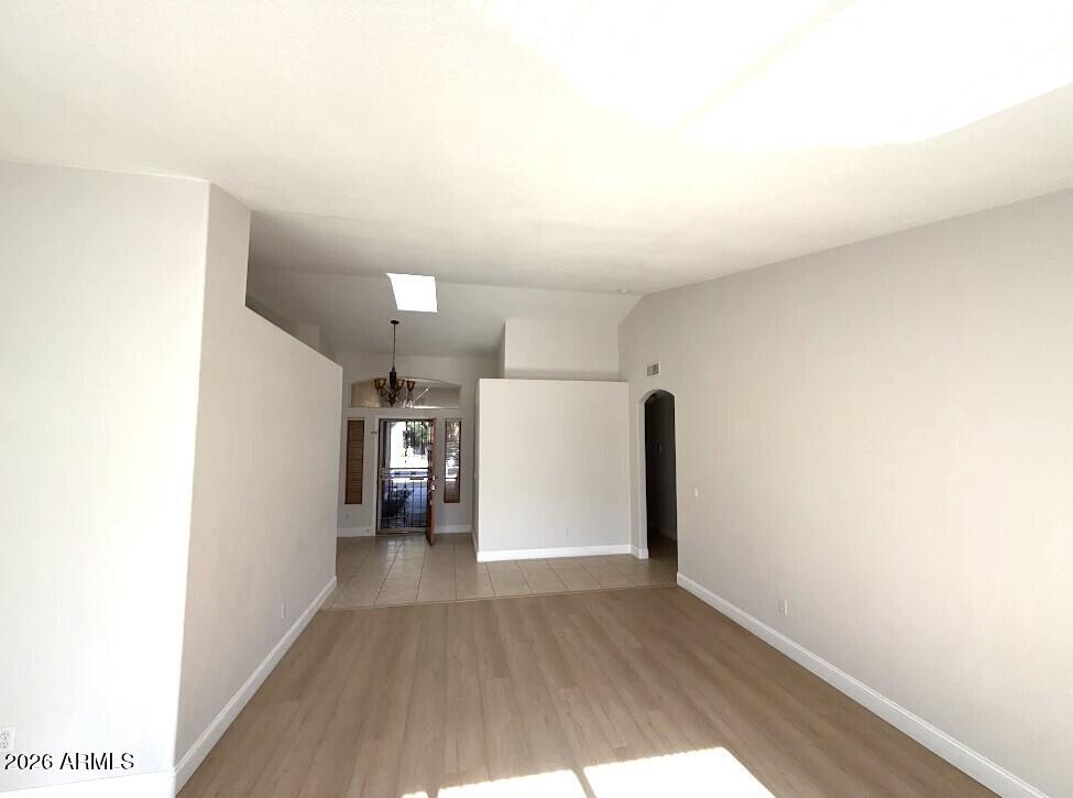 913 W HORSESHOE Avenue