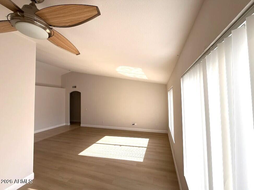 913 W HORSESHOE Avenue