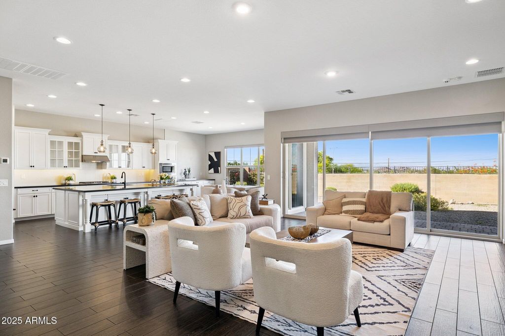 Photo of 7707 S 43rd Place, Phoenix, AZ 85042 (MLS # 6977591)