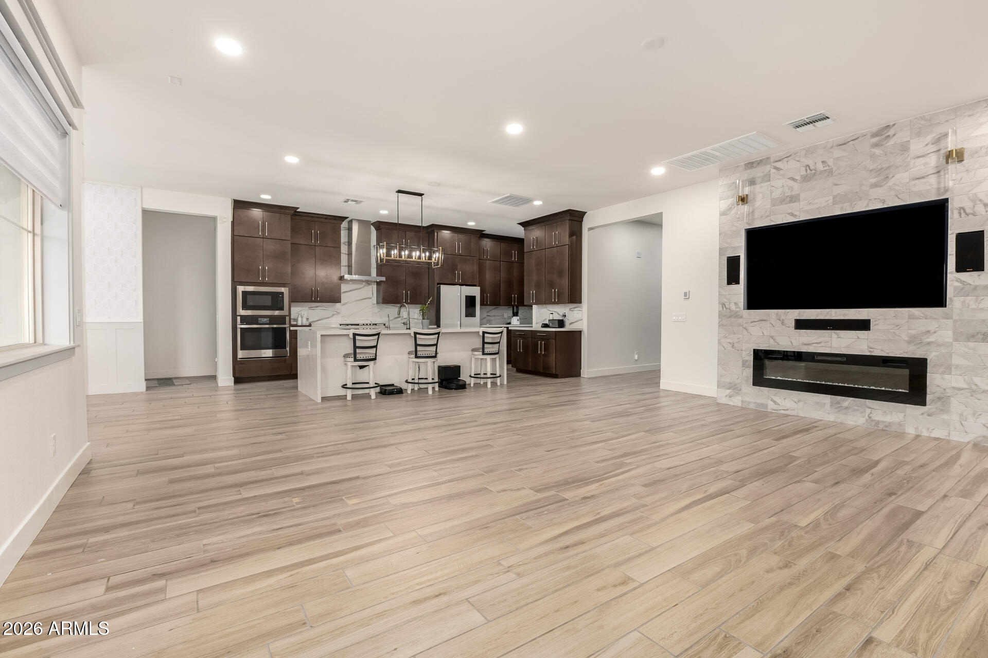 1326 E NARROWLEAF Drive