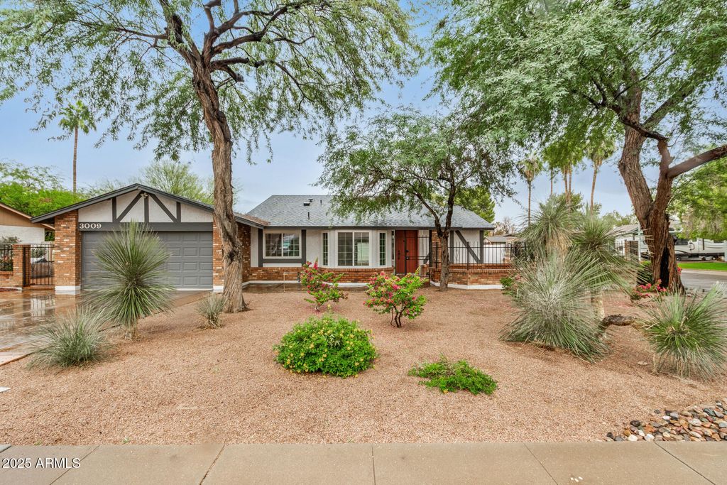 Photo of 3009 N Pleasant Drive, Chandler, AZ 85225 (MLS # 6949716)