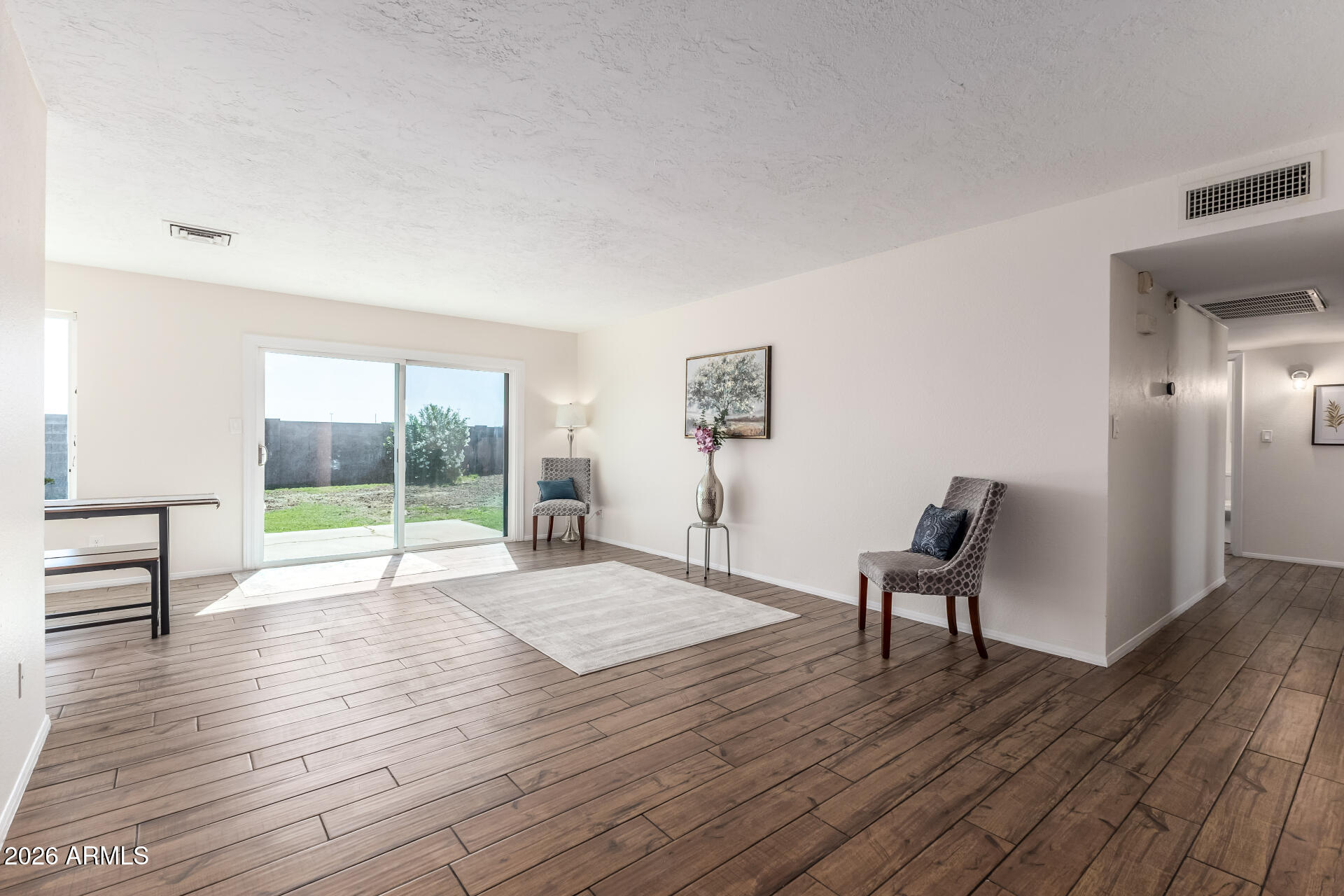 1525 S CHESTNUT Circle