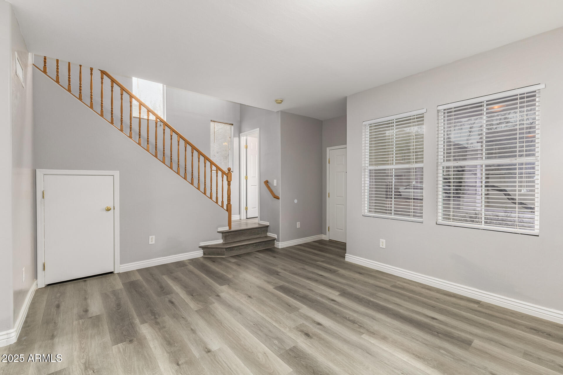 3006 W FERRUCCIO Place