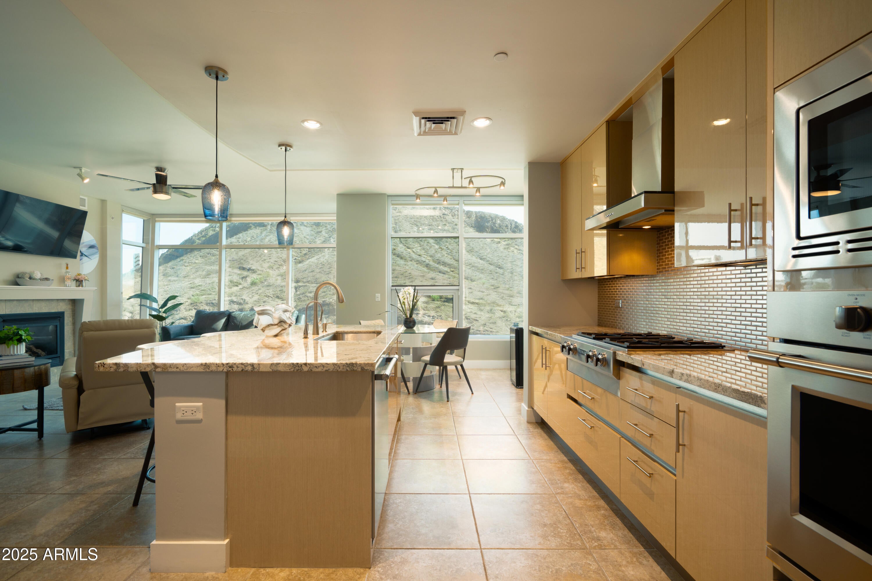 140 E RIO SALADO Parkway 412