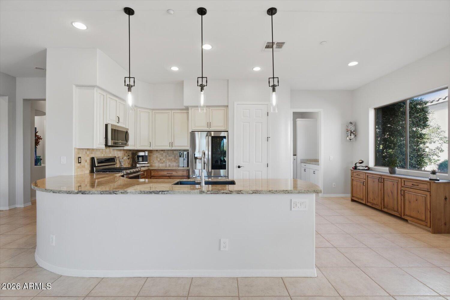 7427 E EVENING GLOW Drive