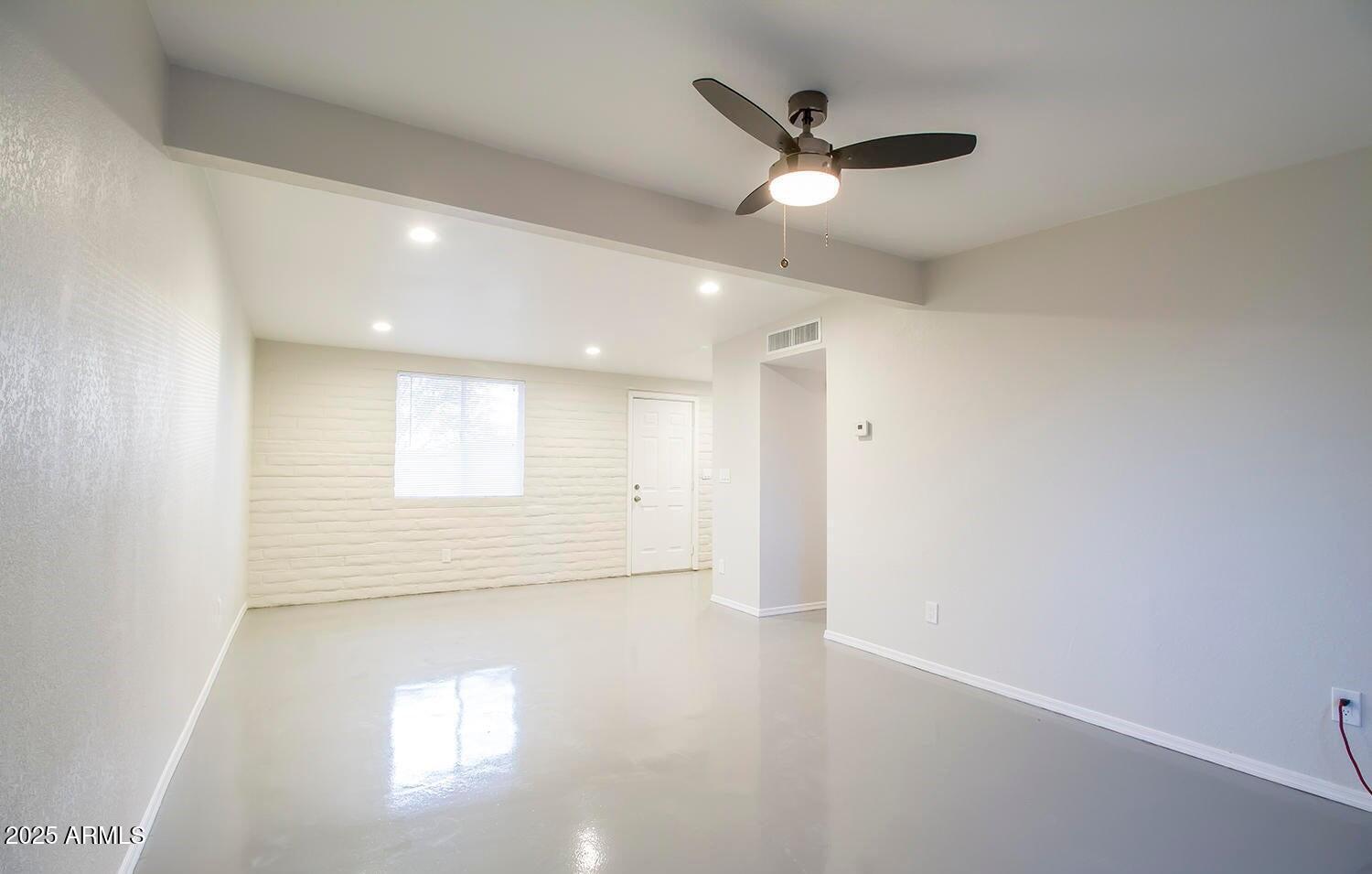 50 W KING Road
