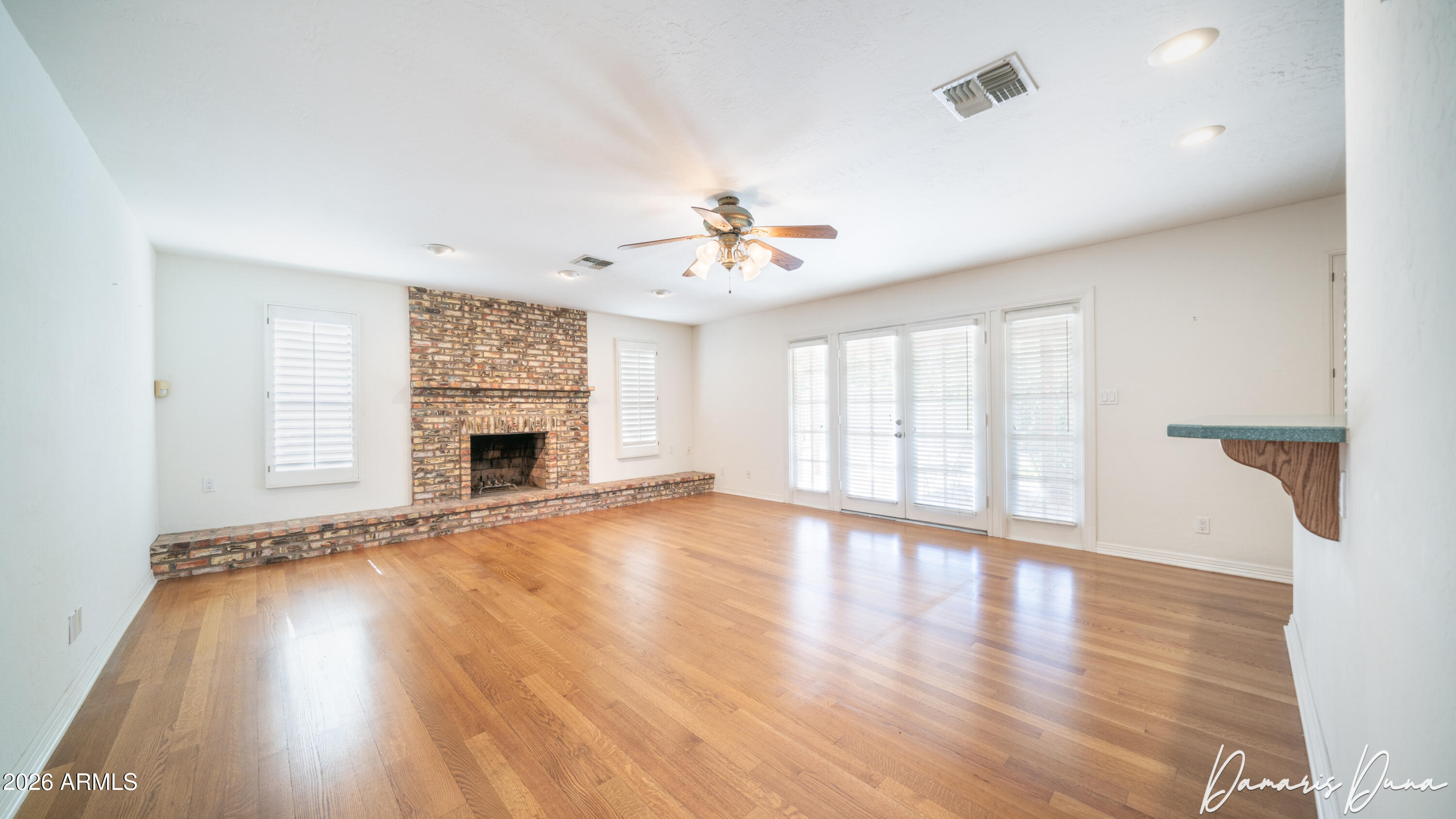 8852 S LAKESHORE Drive