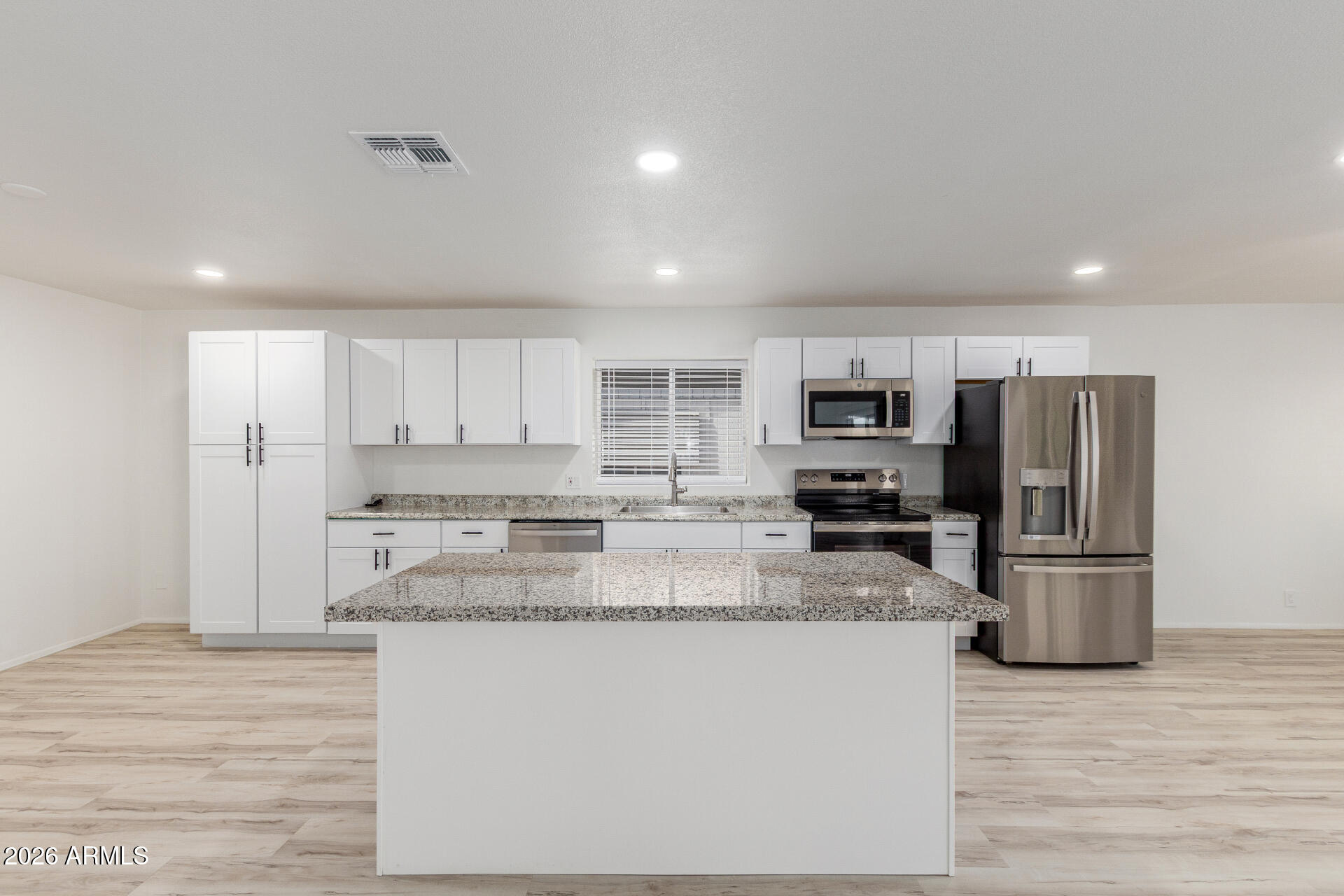 7226 W SUNNYSLOPE Lane