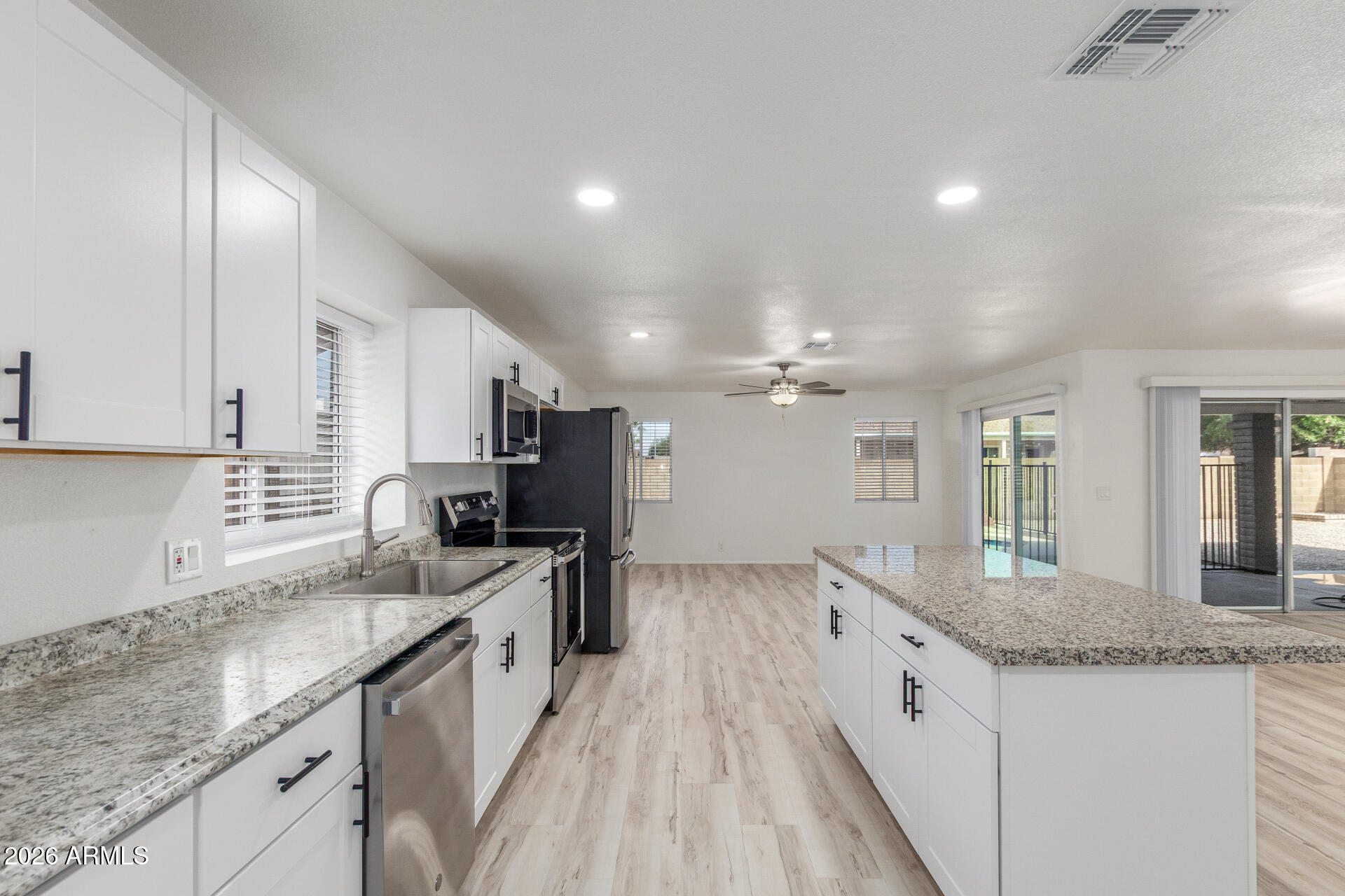 7226 W SUNNYSLOPE Lane