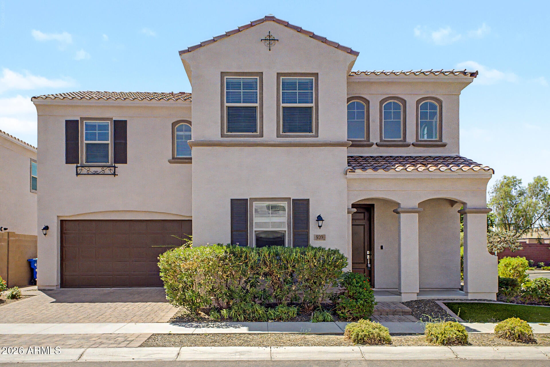 939 E DANBURY Drive