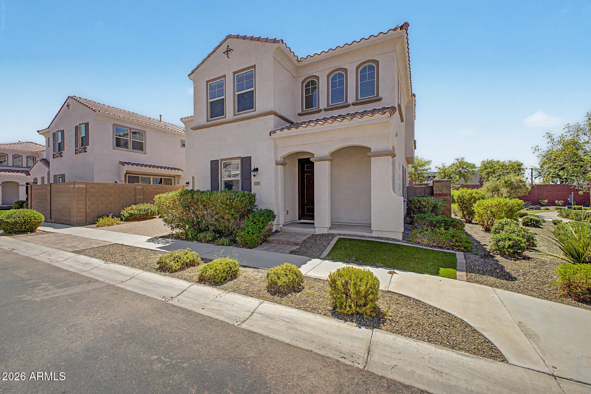 939 E DANBURY Drive