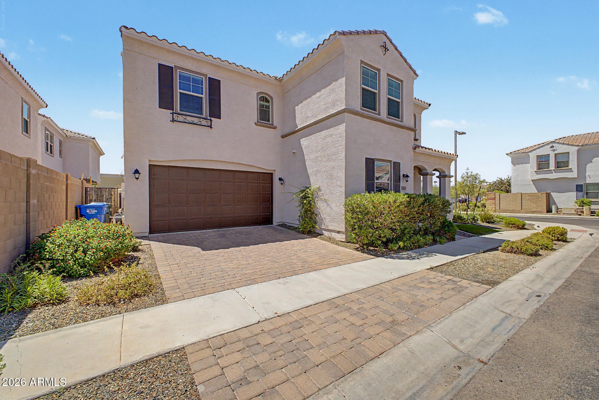 939 E DANBURY Drive