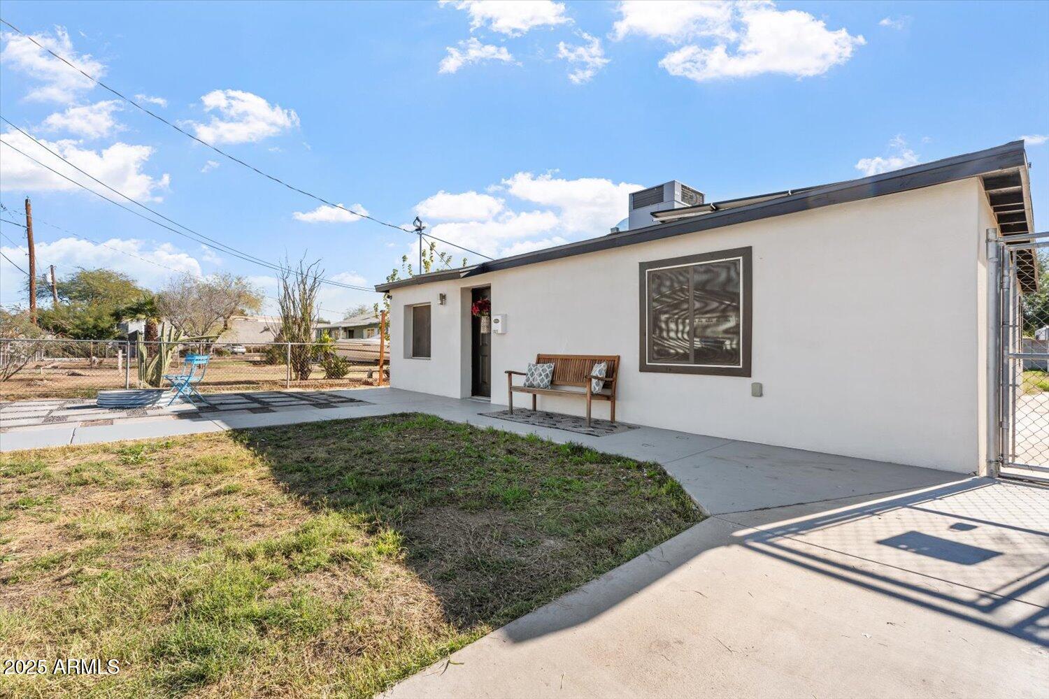 1927 W LAWRENCE Road