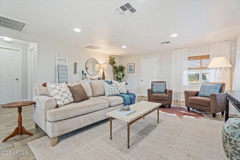 1927 W LAWRENCE Road Phoenix AZ 85015