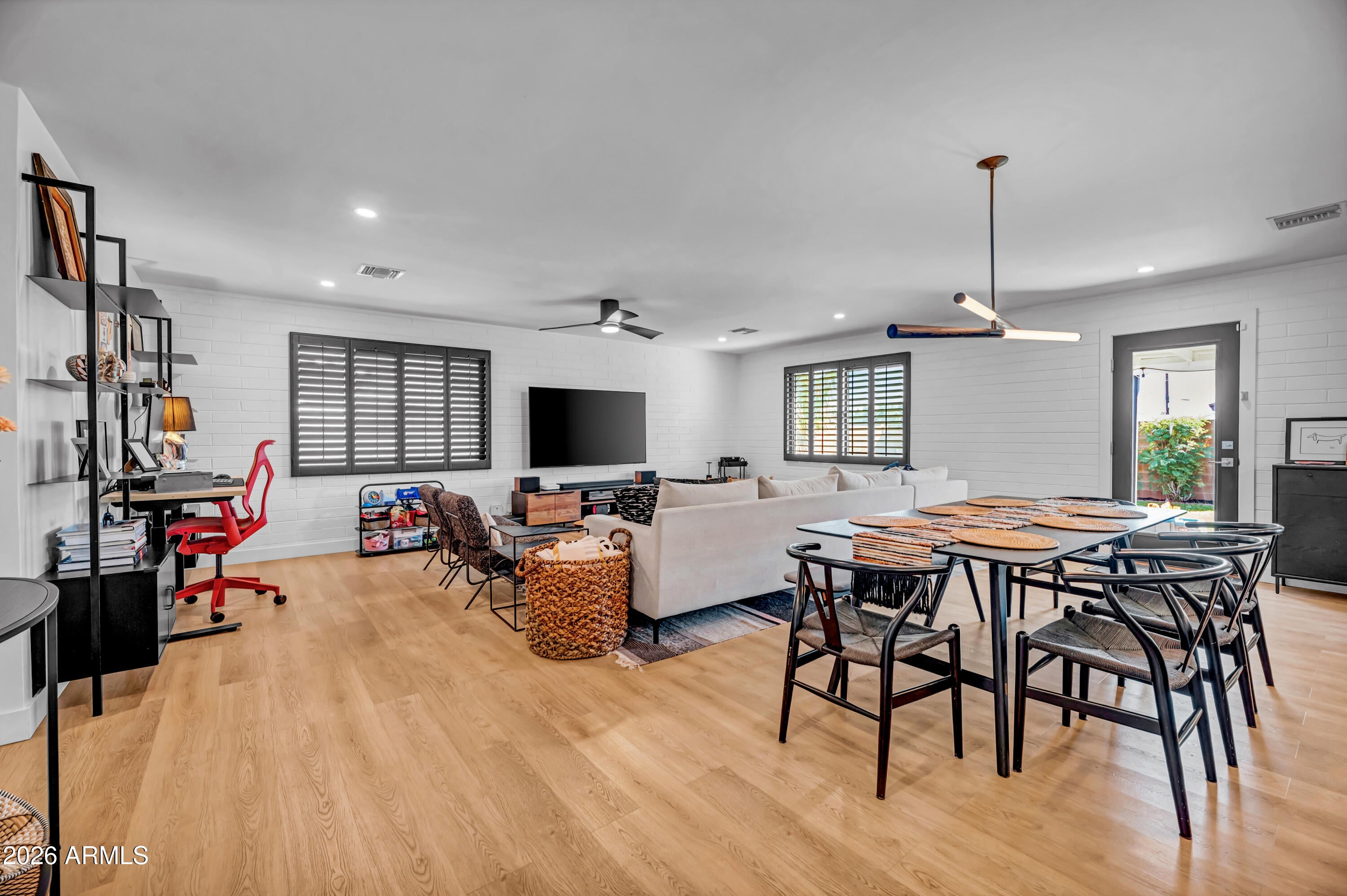 2511 N 68TH Place
