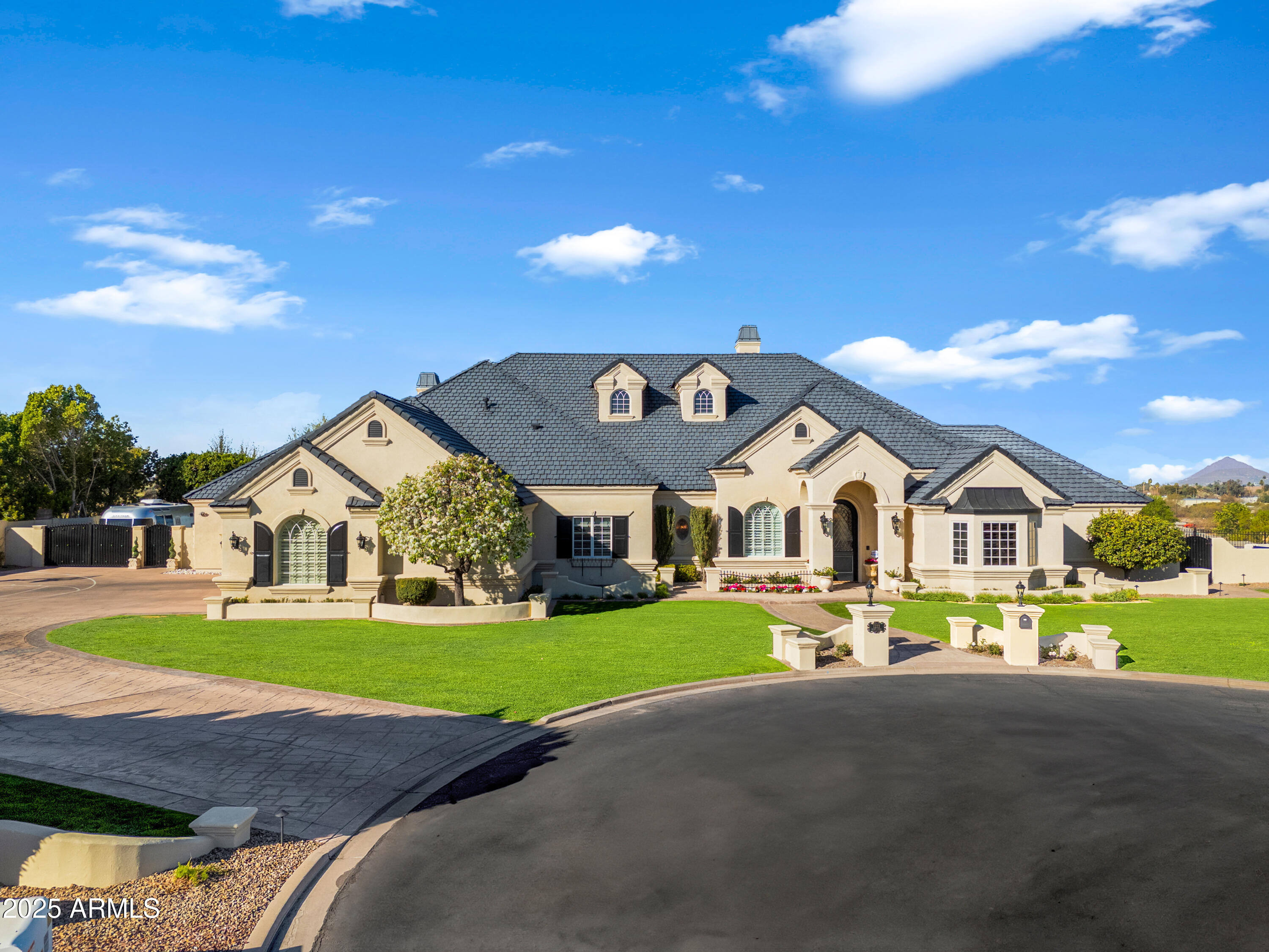 1233 E Salado Circle