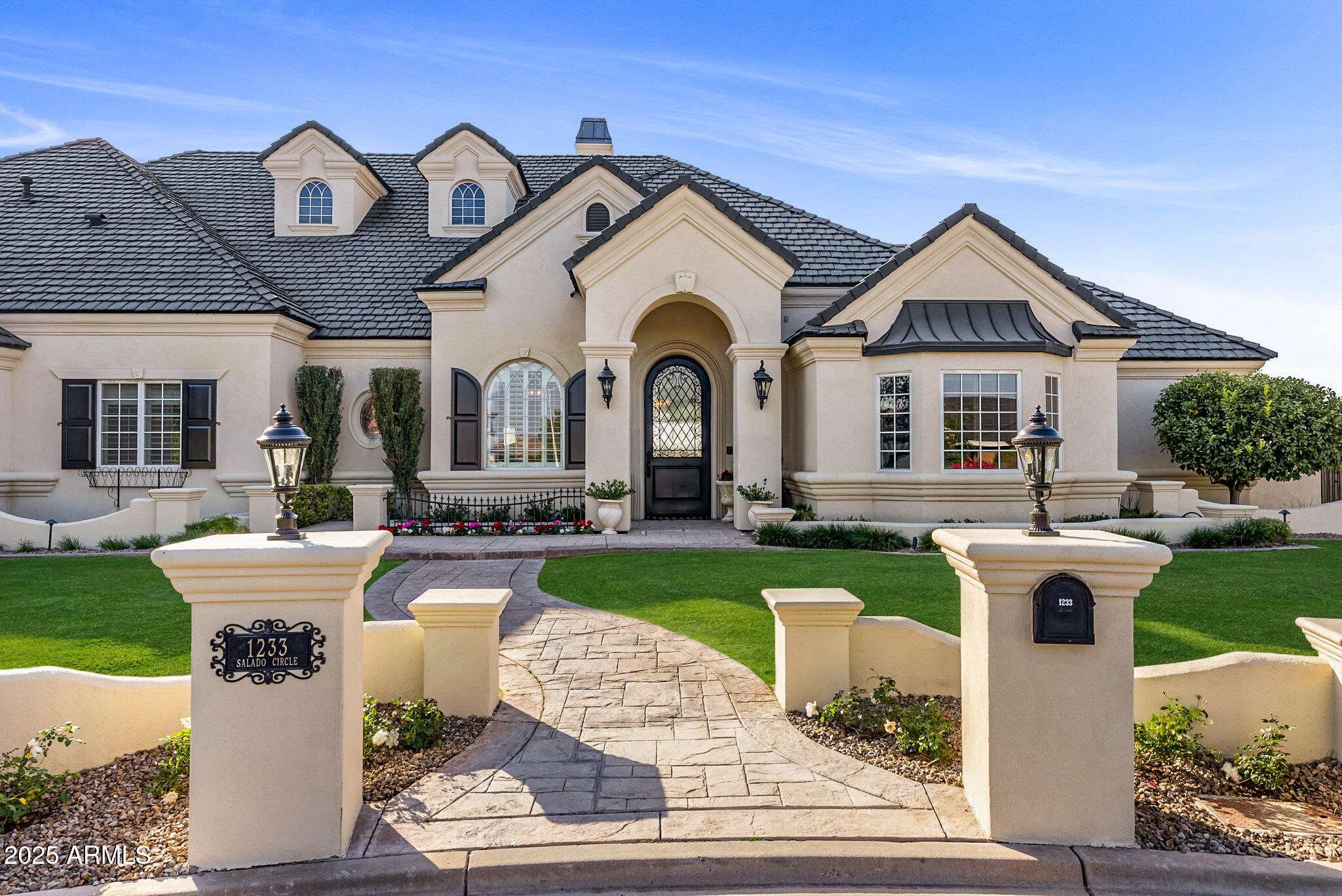 1233 E Salado Circle
