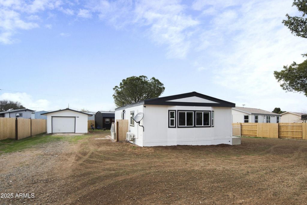 listing image 0