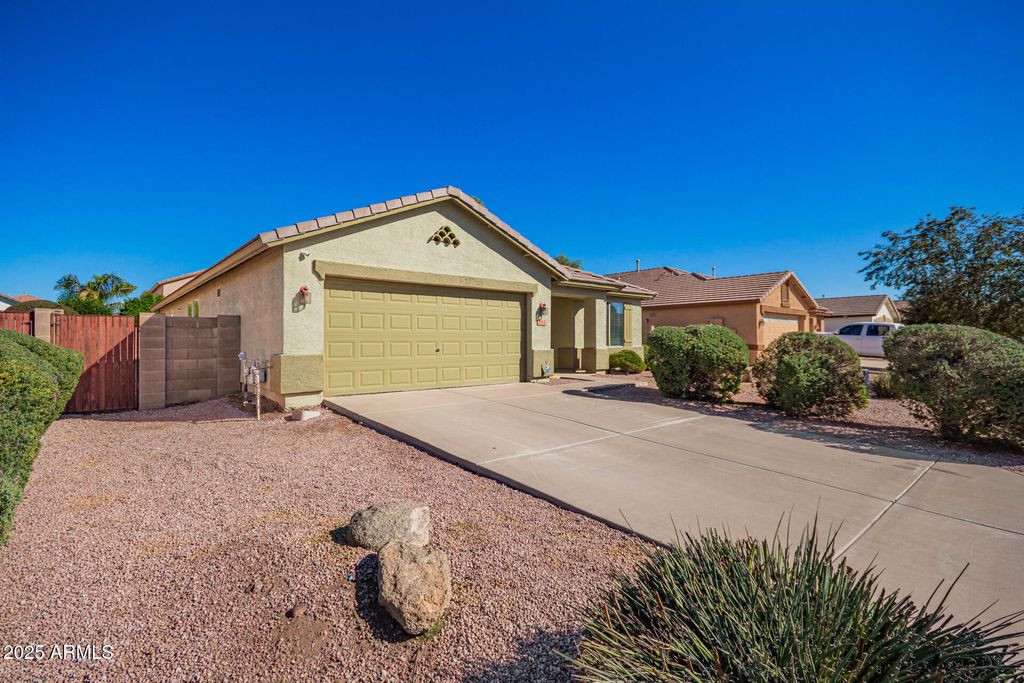 Photo of 702 W Jersey Way, San Tan Valley, AZ 85143 (MLS # 6953104)