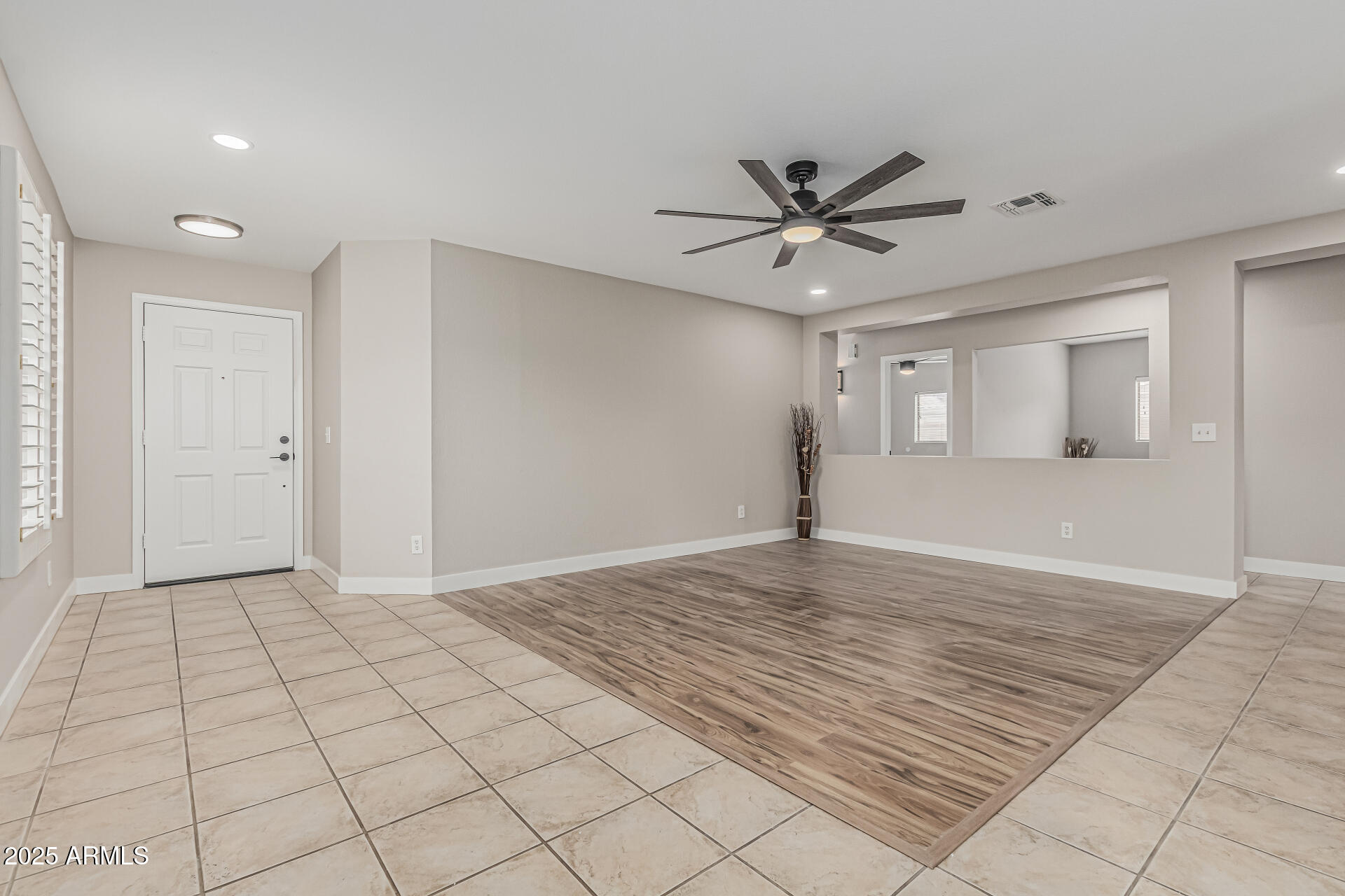 3212 W LUCIA Drive