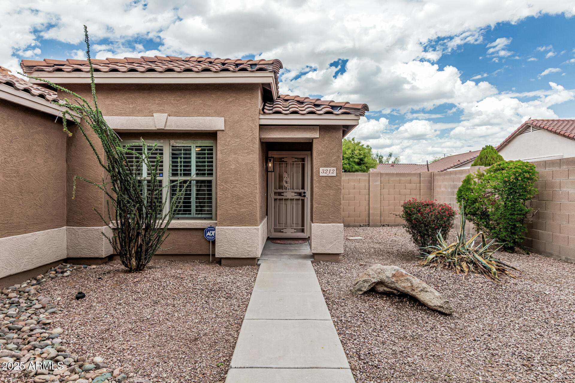3212 W LUCIA Drive