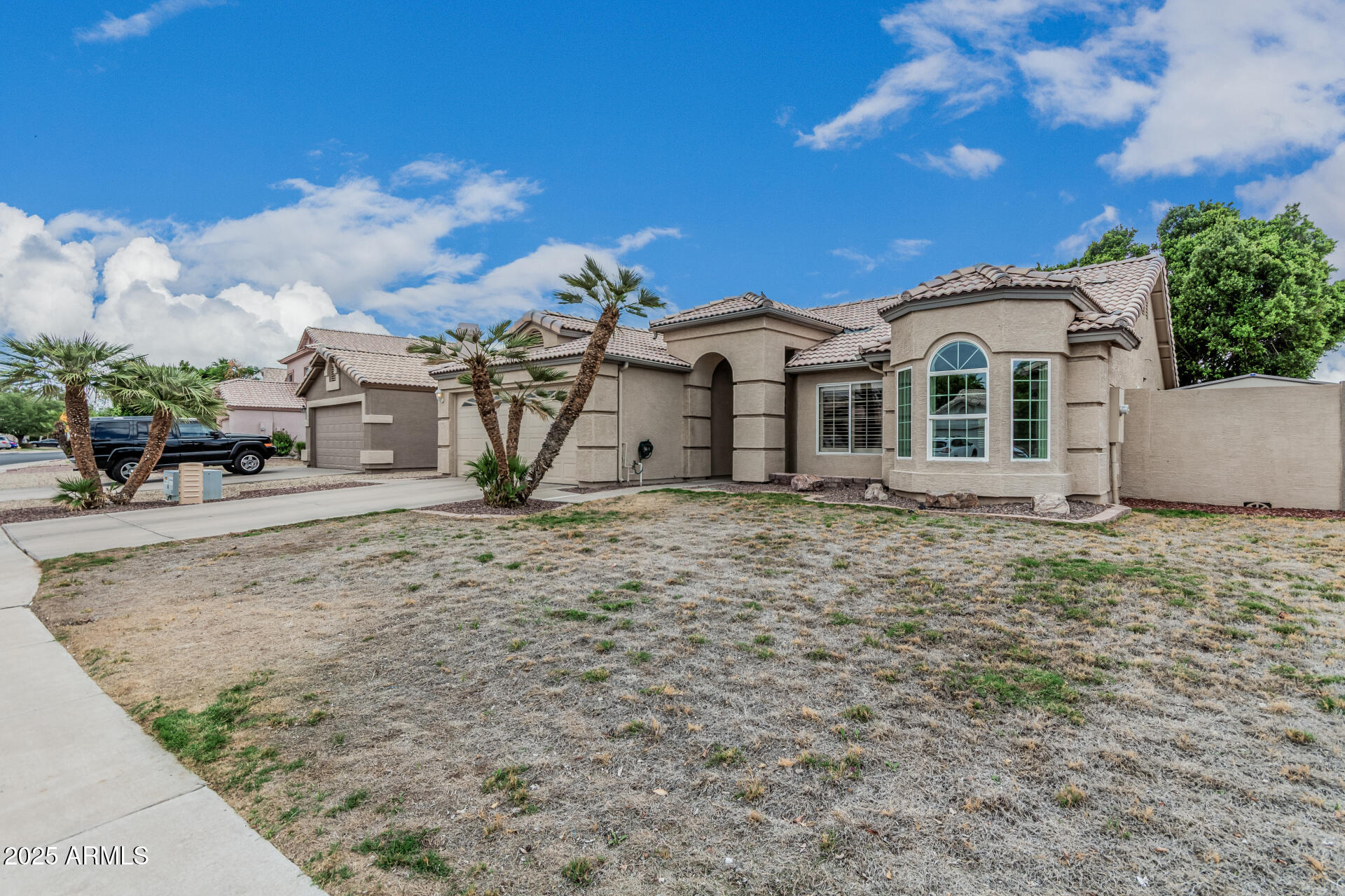 705 W COUNTRY ESTATES Avenue