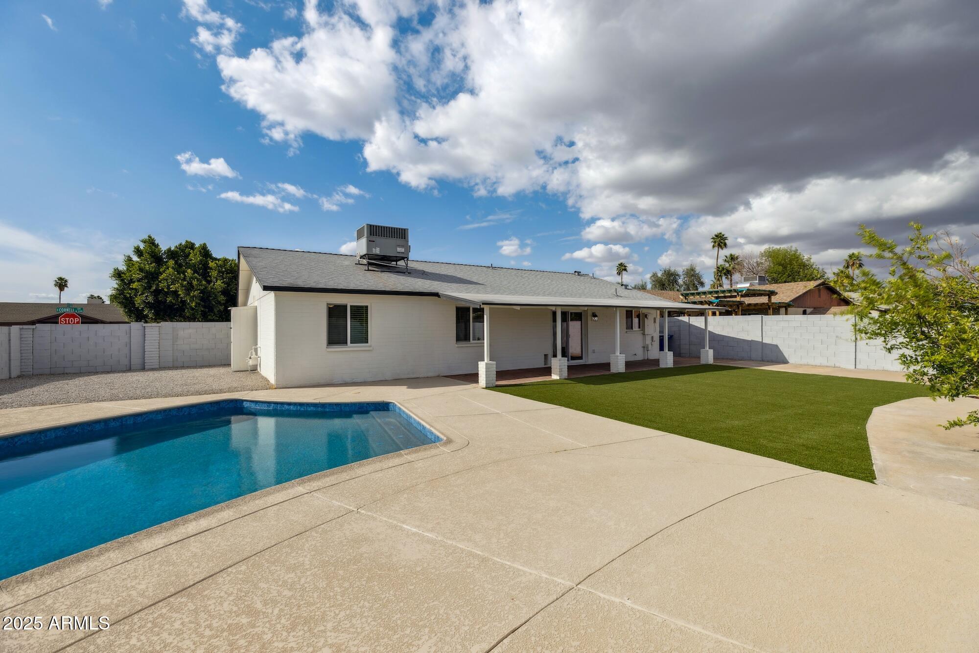 405 E CORNELL Drive