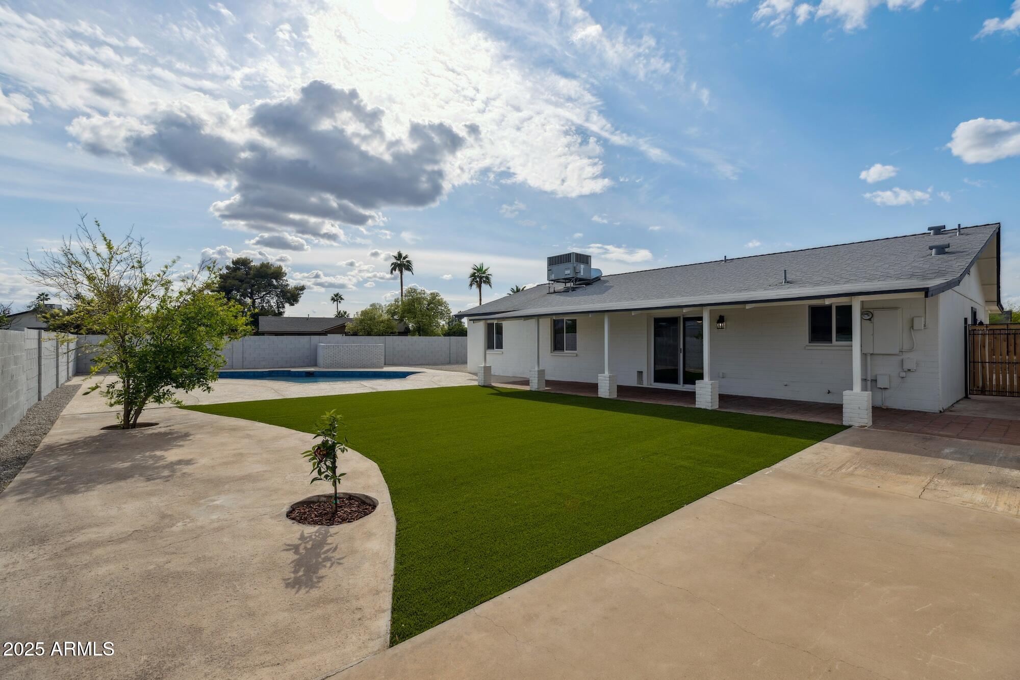 405 E CORNELL Drive