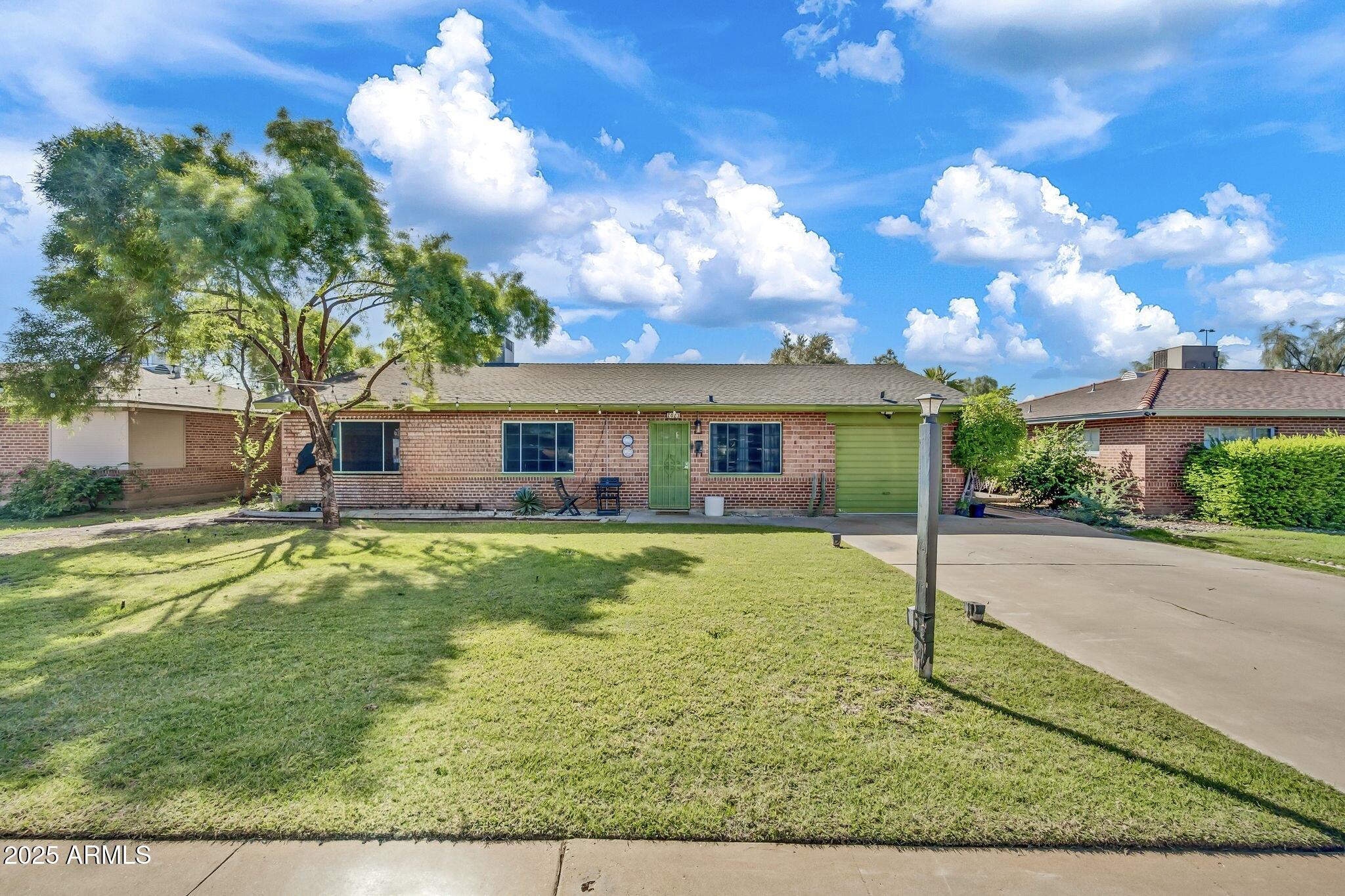 2023 E HUBBELL Street