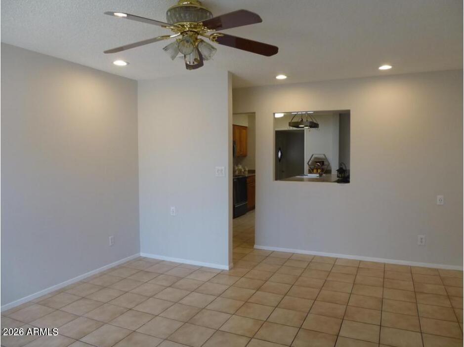 946 E LOMA VISTA Drive