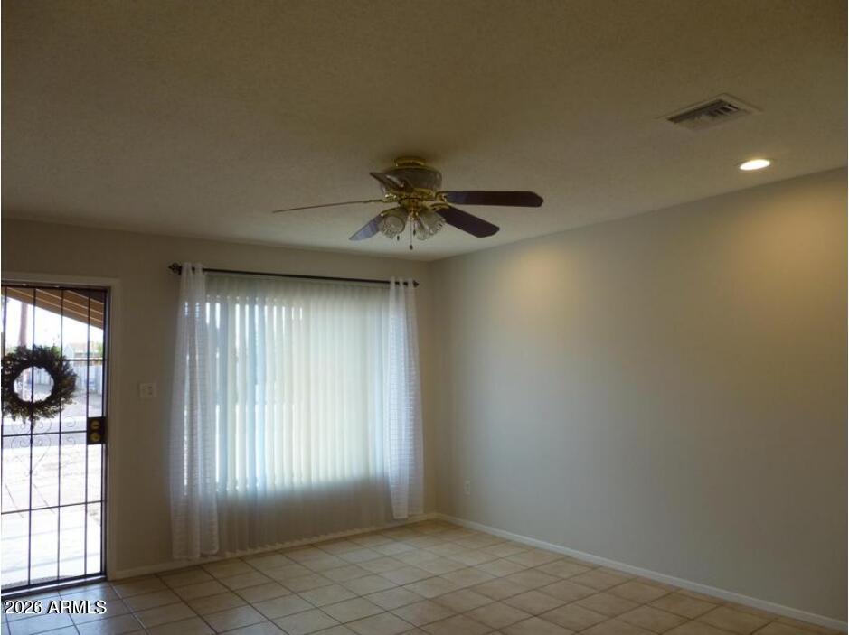 946 E LOMA VISTA Drive