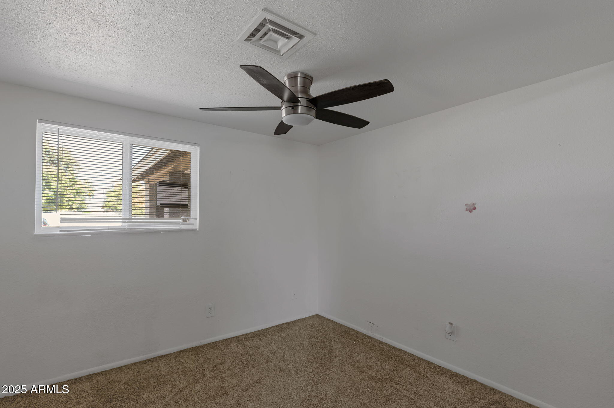 1403 W LOS ARBOLES Place