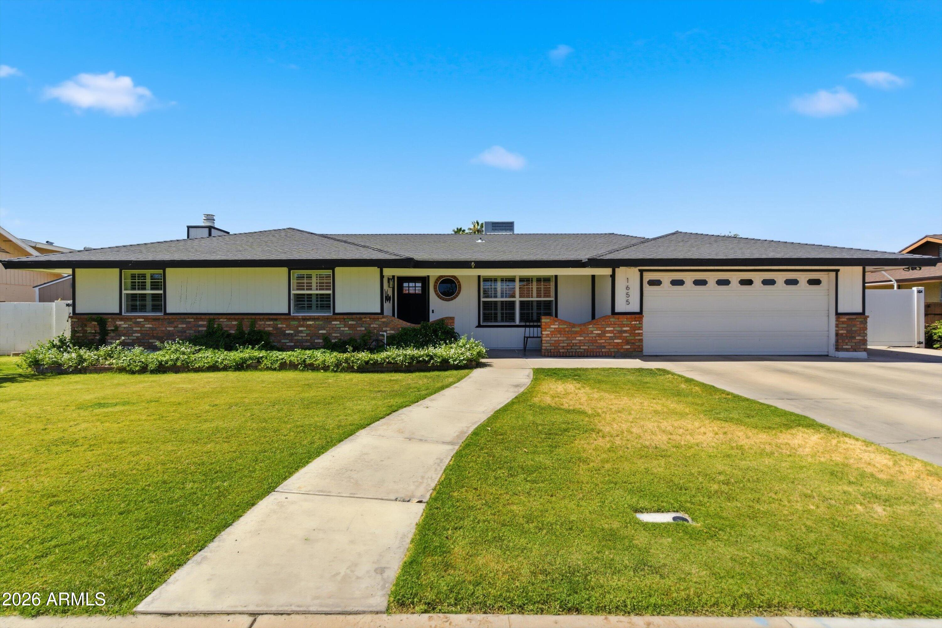 1655 E GLADE Avenue