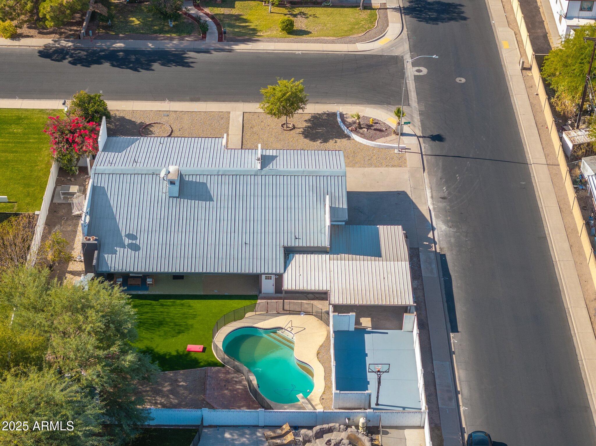 1759 N SPRING Circle