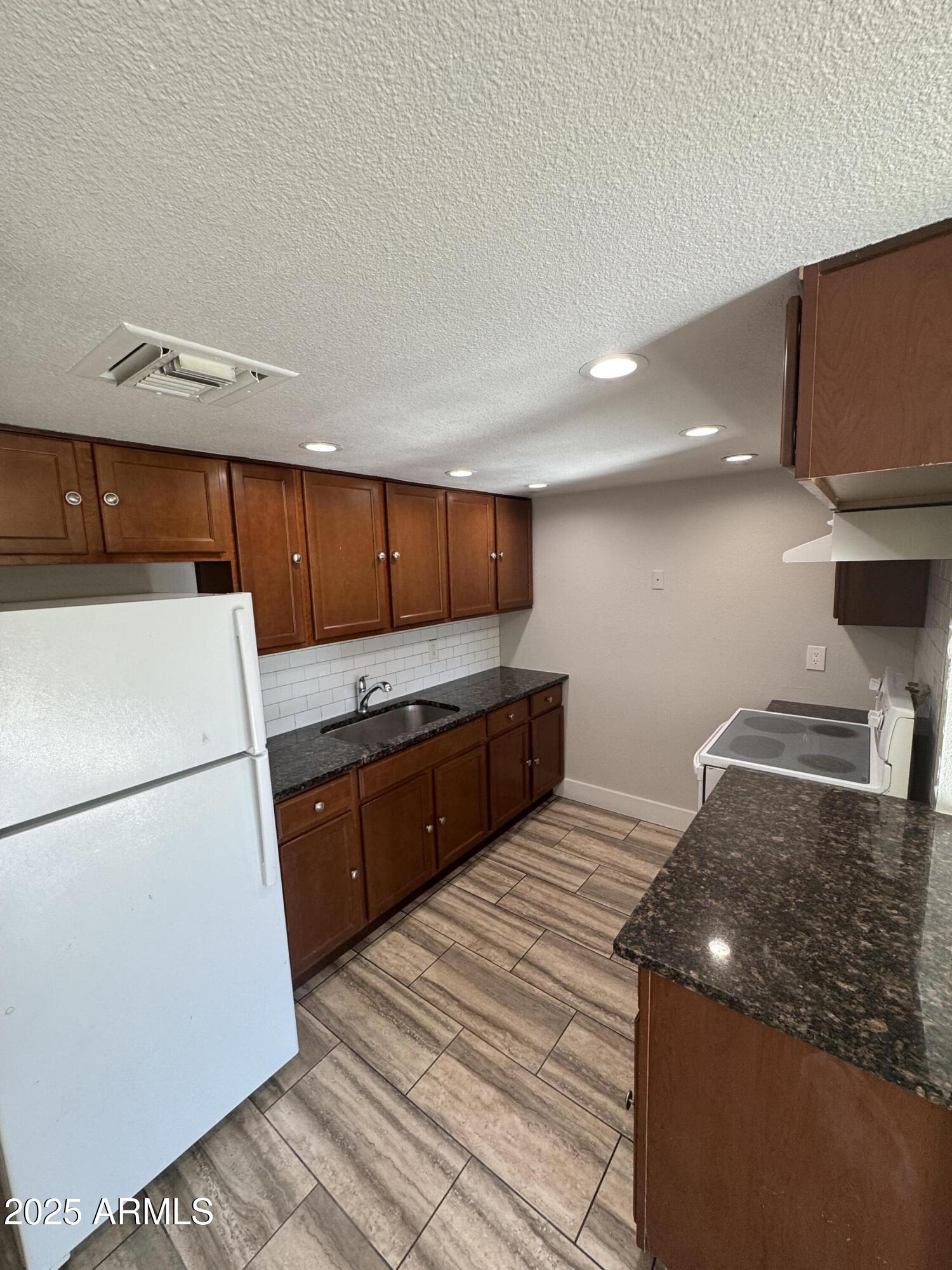 6814 N 35TH Avenue D