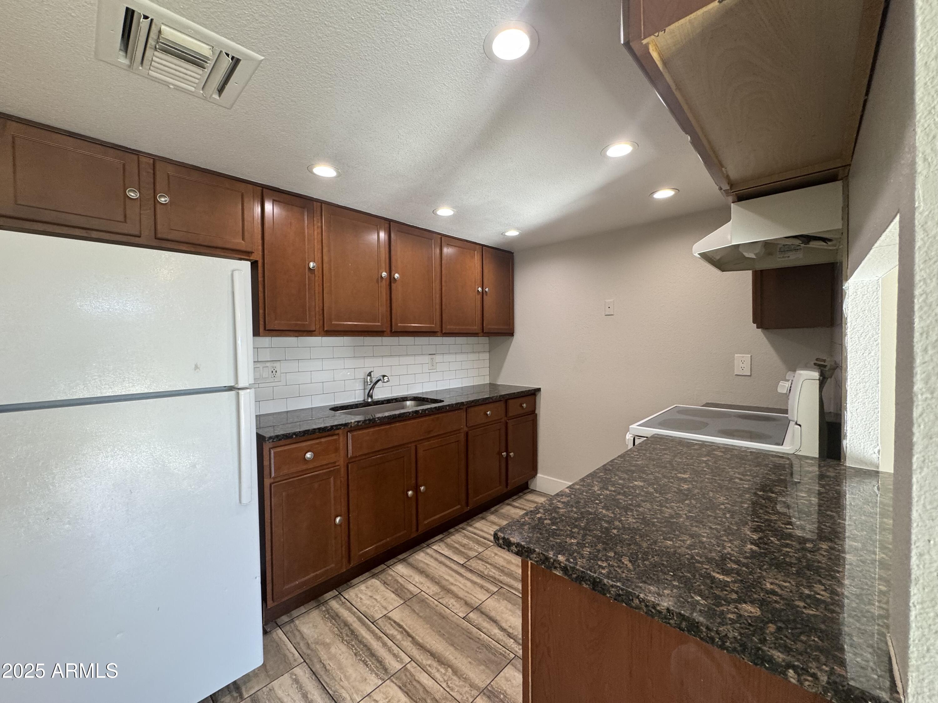 6814 N 35TH Avenue D