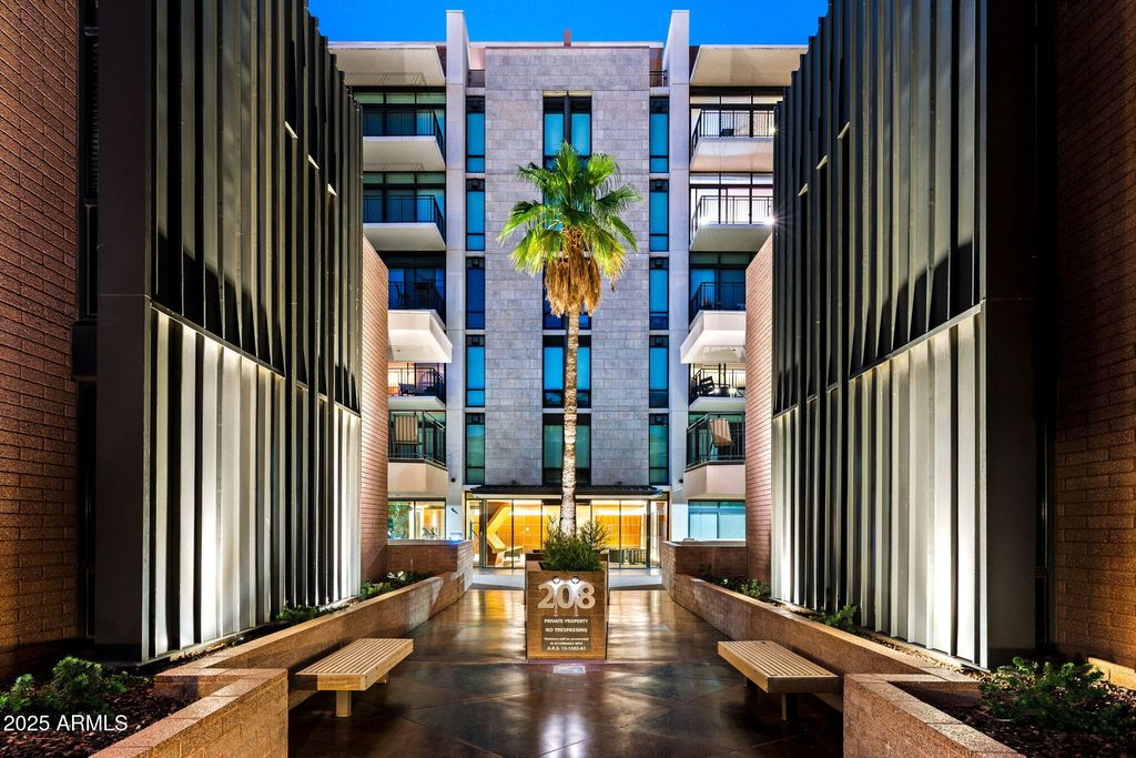 Photo of 208 W Portland Street #360, Phoenix, AZ 85003 (MLS # 6925870)