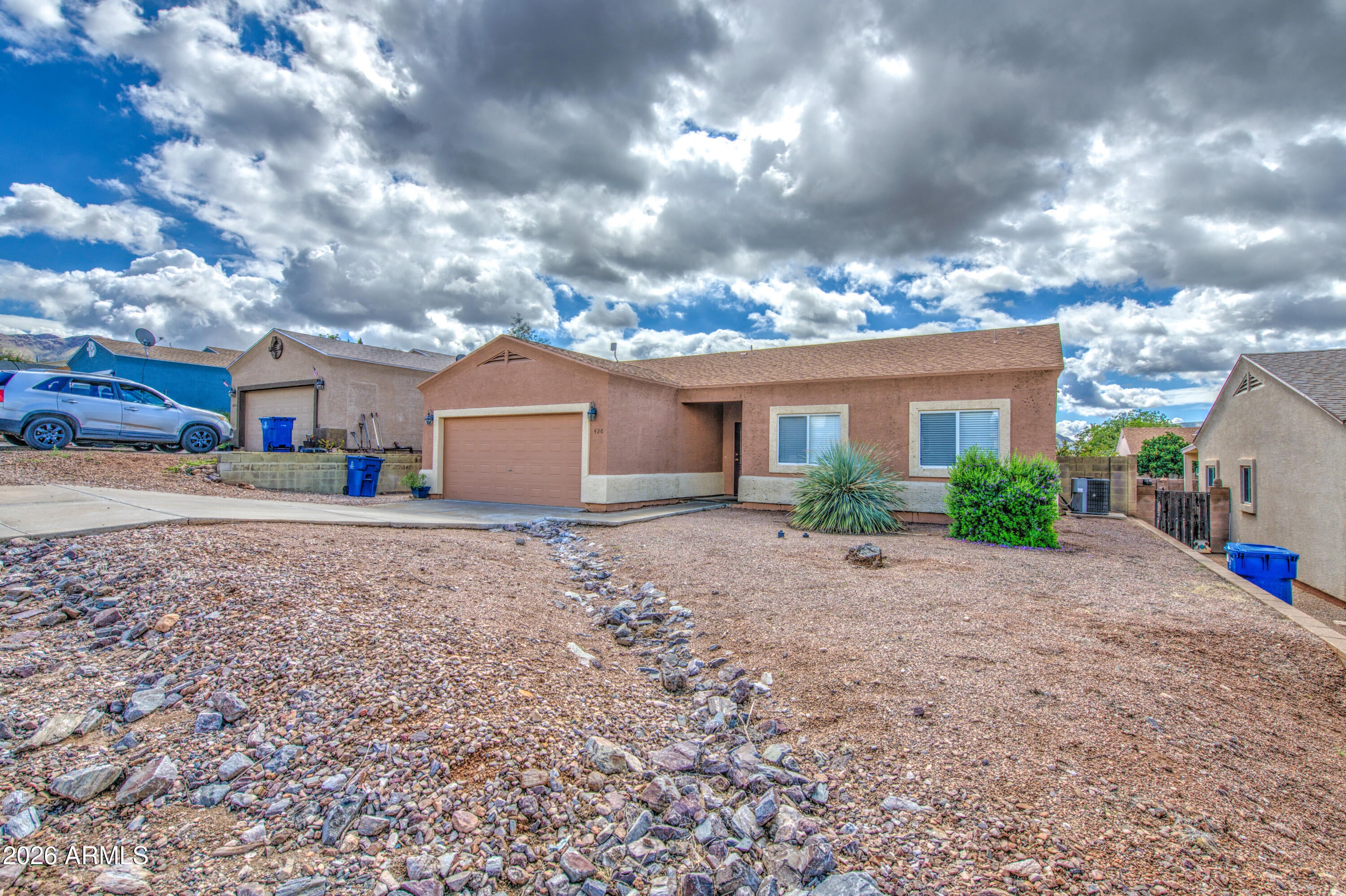 426 W HIGHLANDS Drive