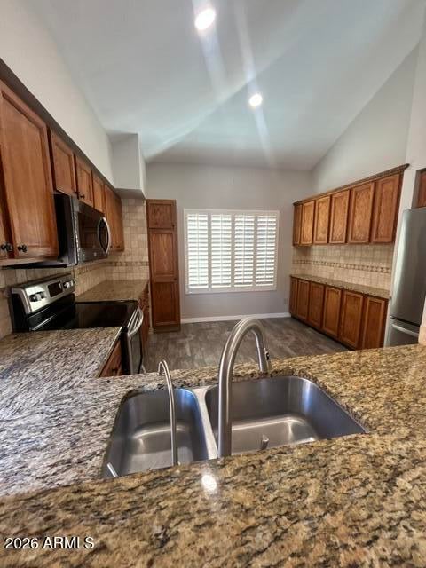 1220 E SILVERWOOD Drive