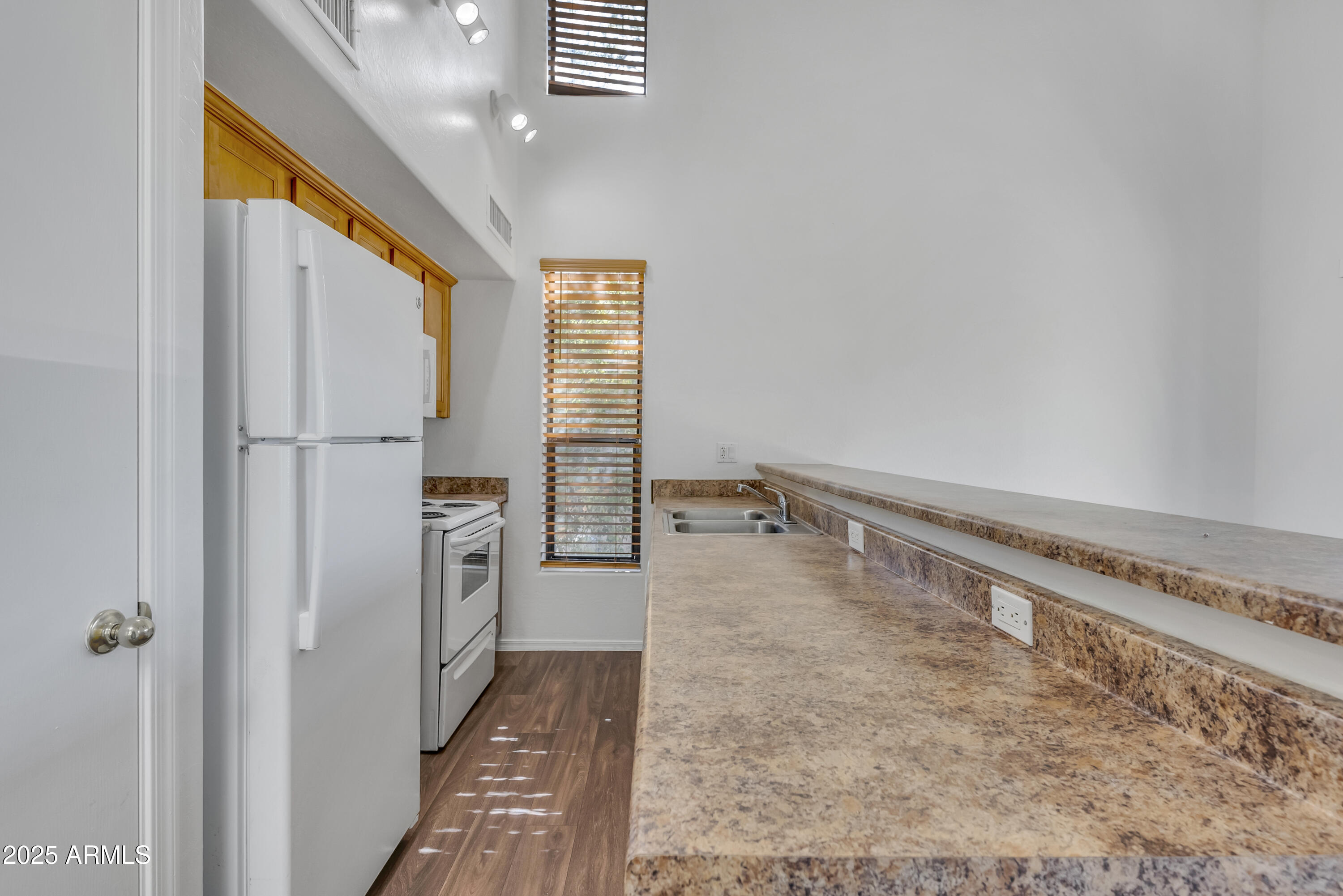 827 E Pecan Road