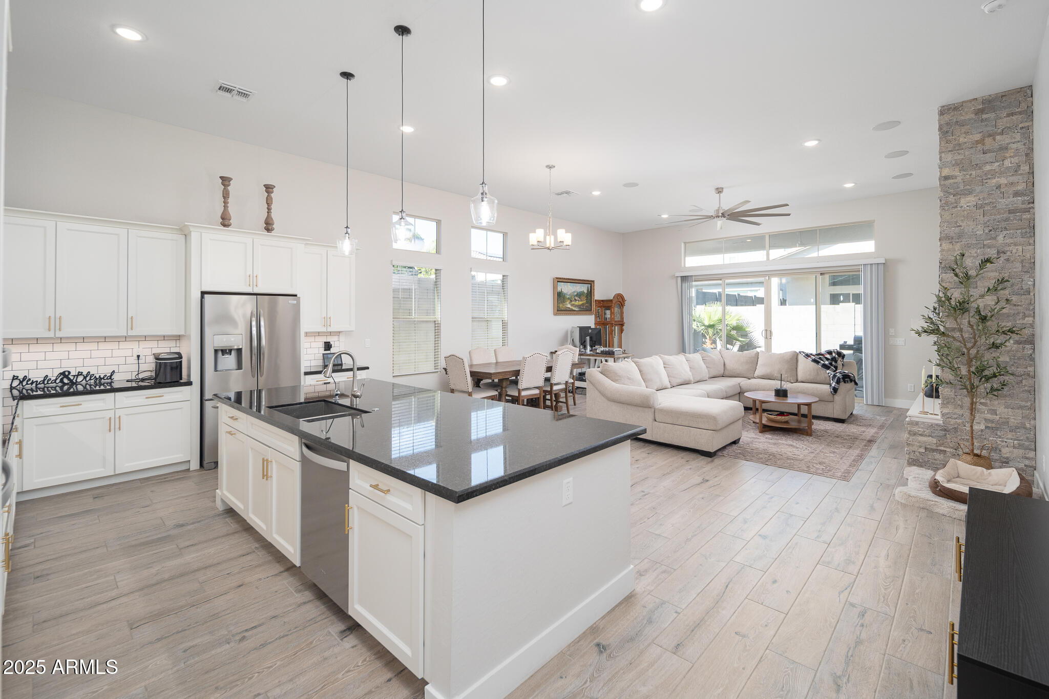 21150 W MINNEZONA Avenue