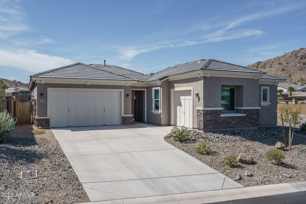 Photo of 16527 W Valencia Drive, Goodyear, AZ 85338 (MLS # 7008244)