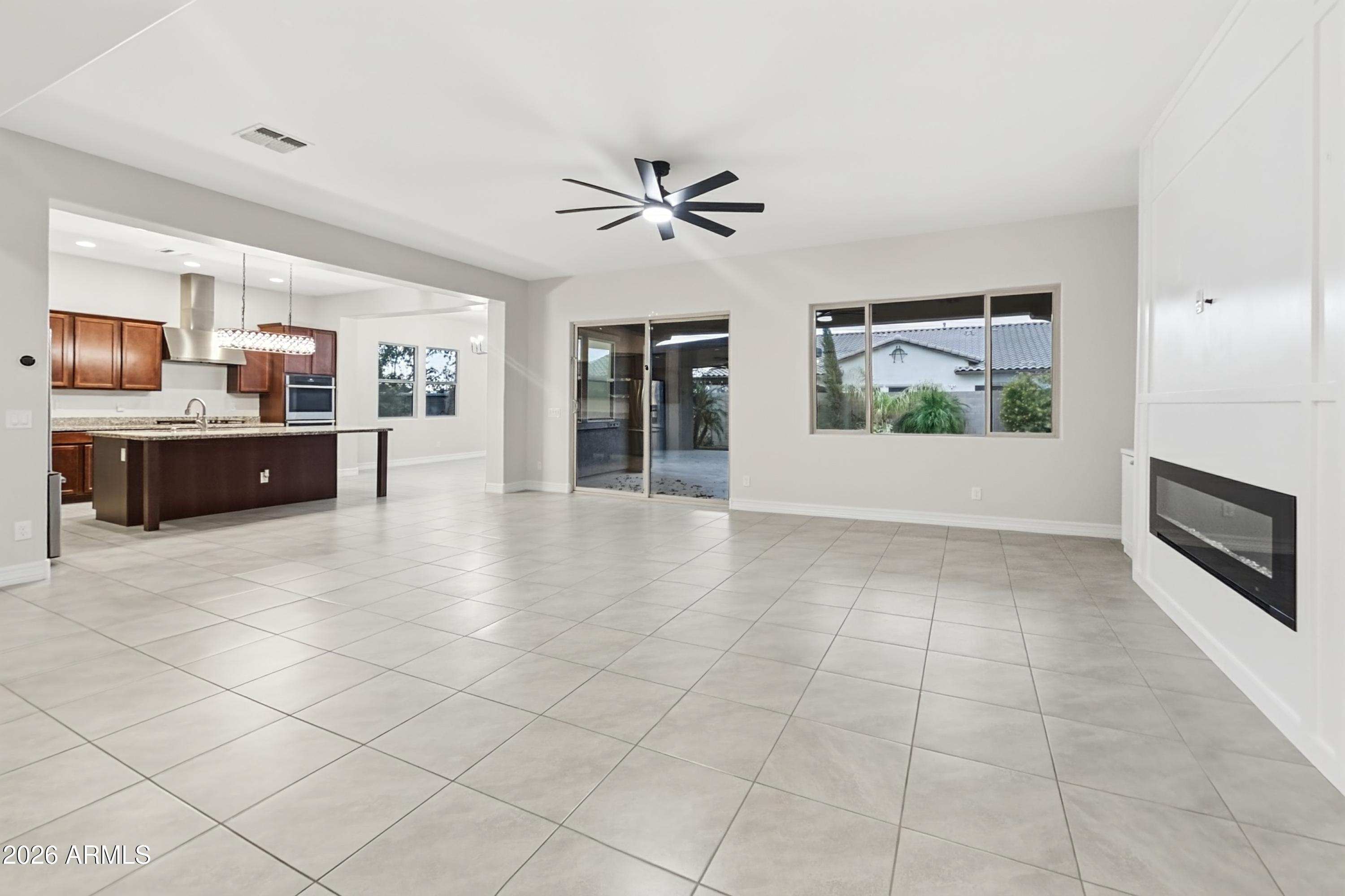 1928 E LA COSTA Drive