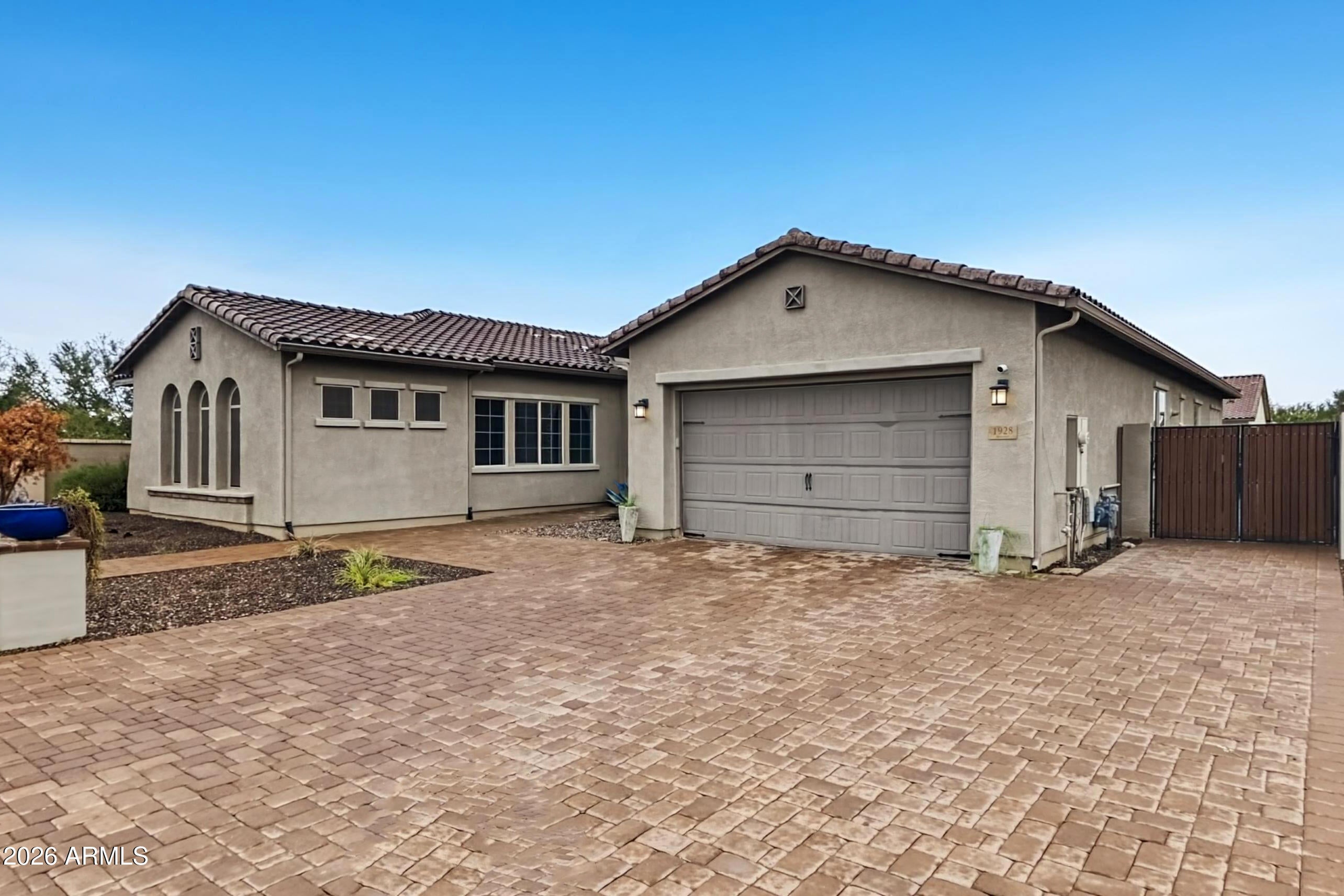 1928 E LA COSTA Drive