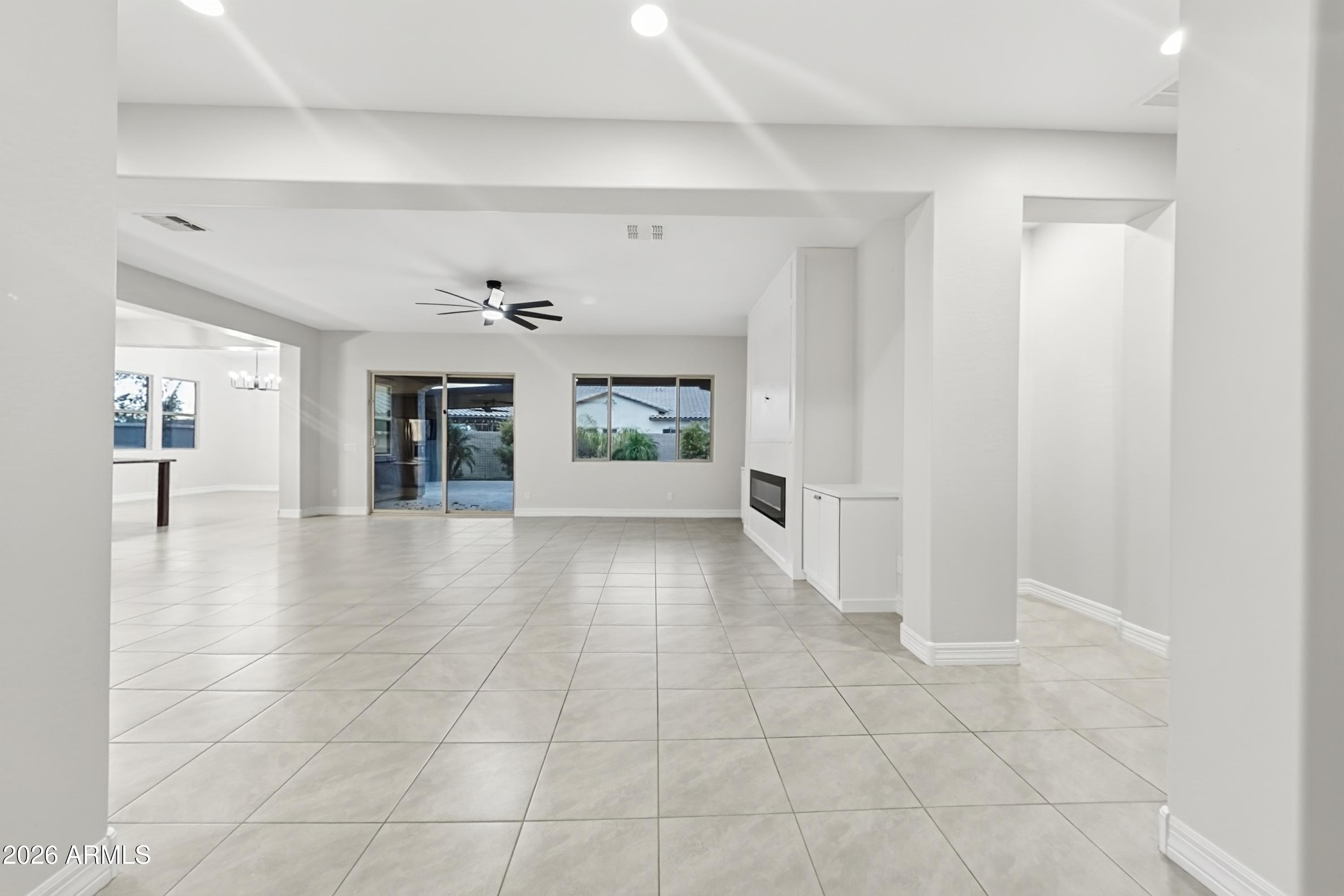 1928 E LA COSTA Drive