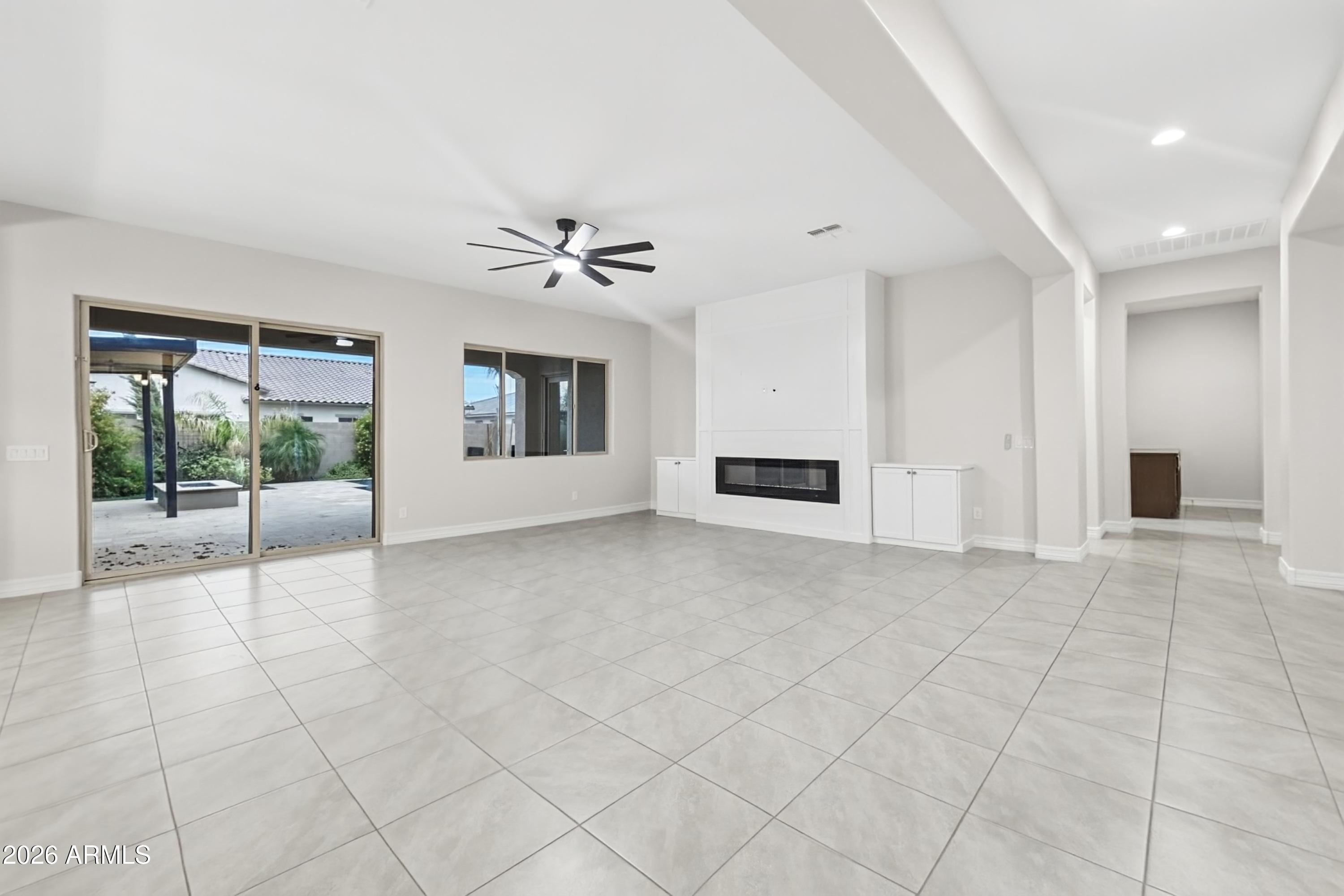 1928 E LA COSTA Drive