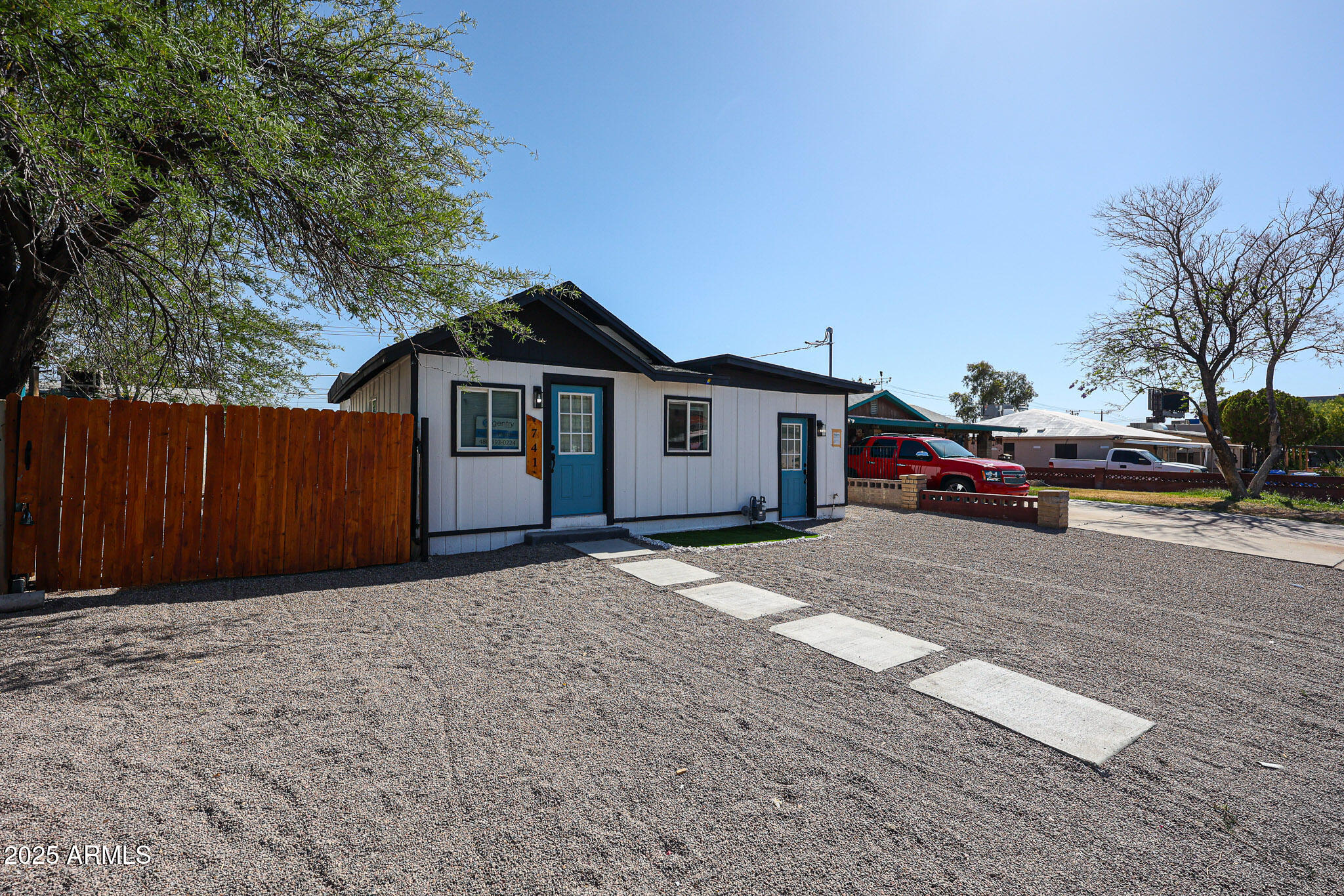 741 E CAROL Avenue
