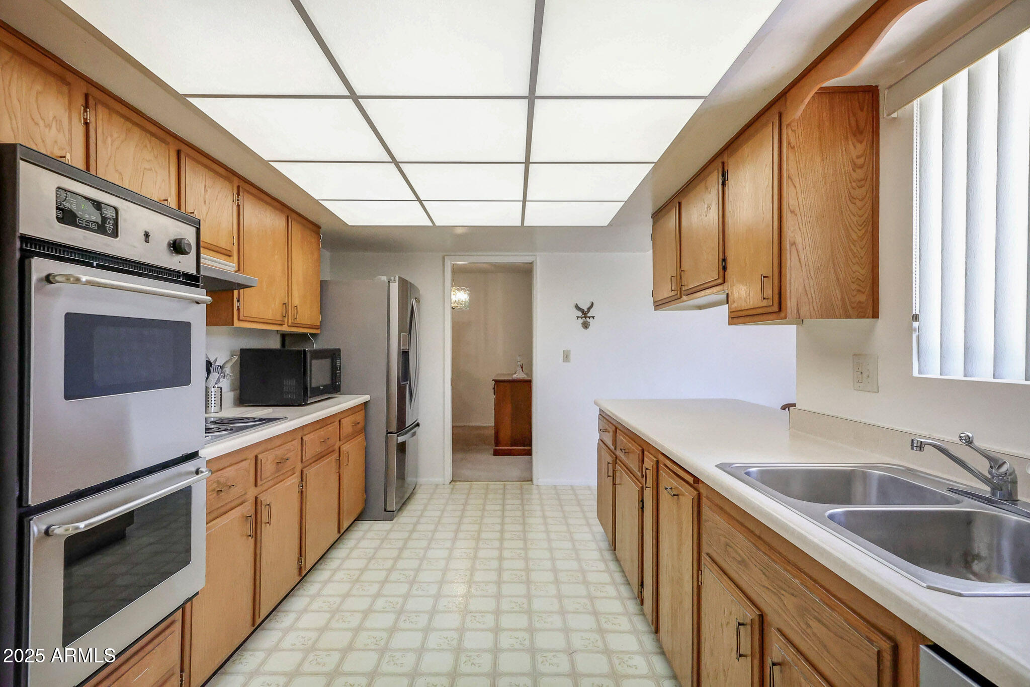 10415 W CAMELOT Circle